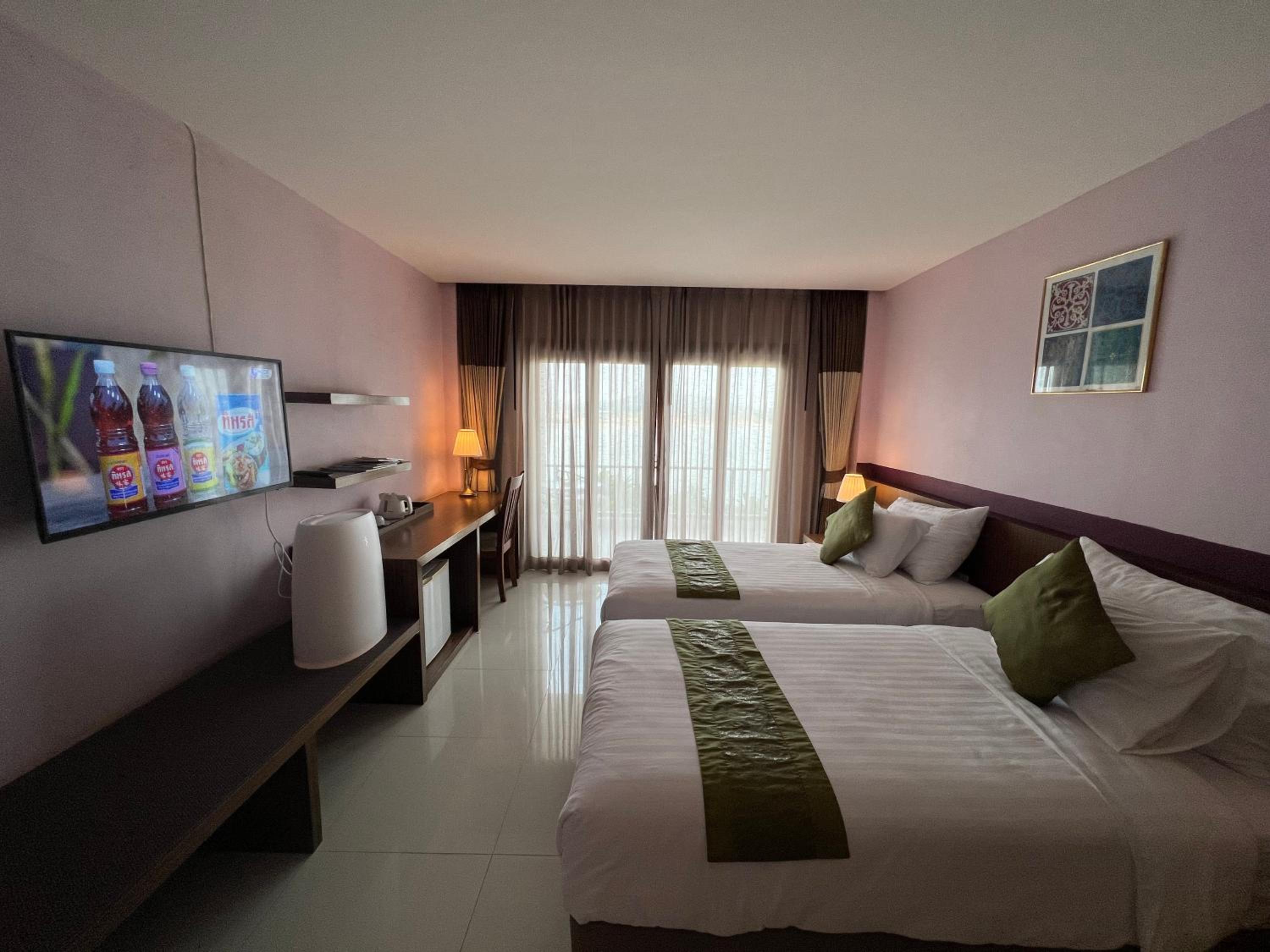 Deluxe Twin Room - Photo 16
