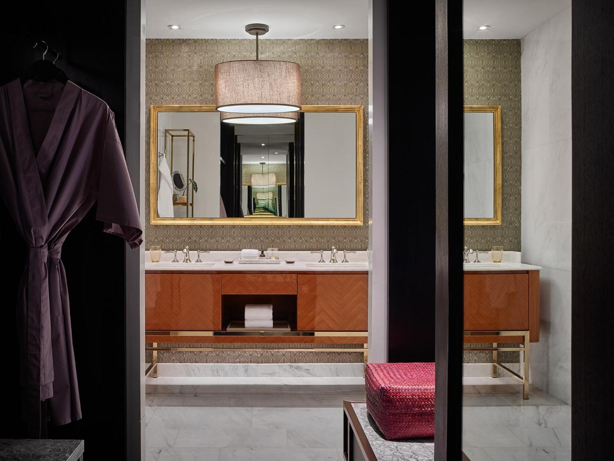 Premier Suite King photo 3