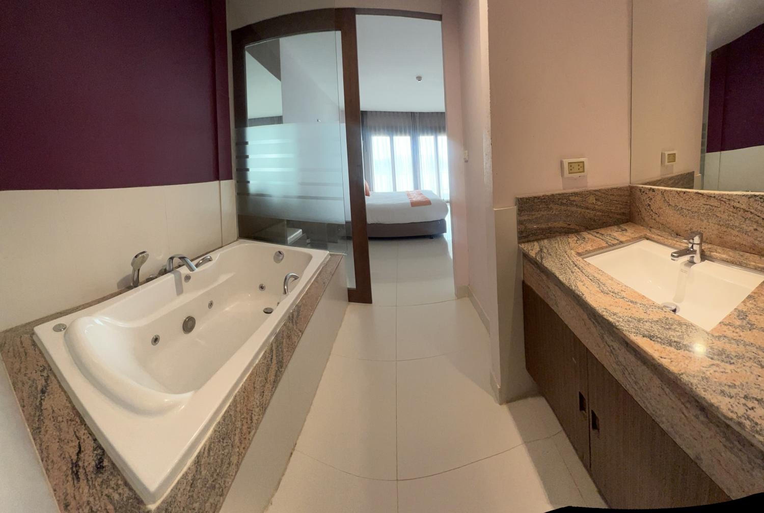 Grand Deluxe Double Room - Photo 17