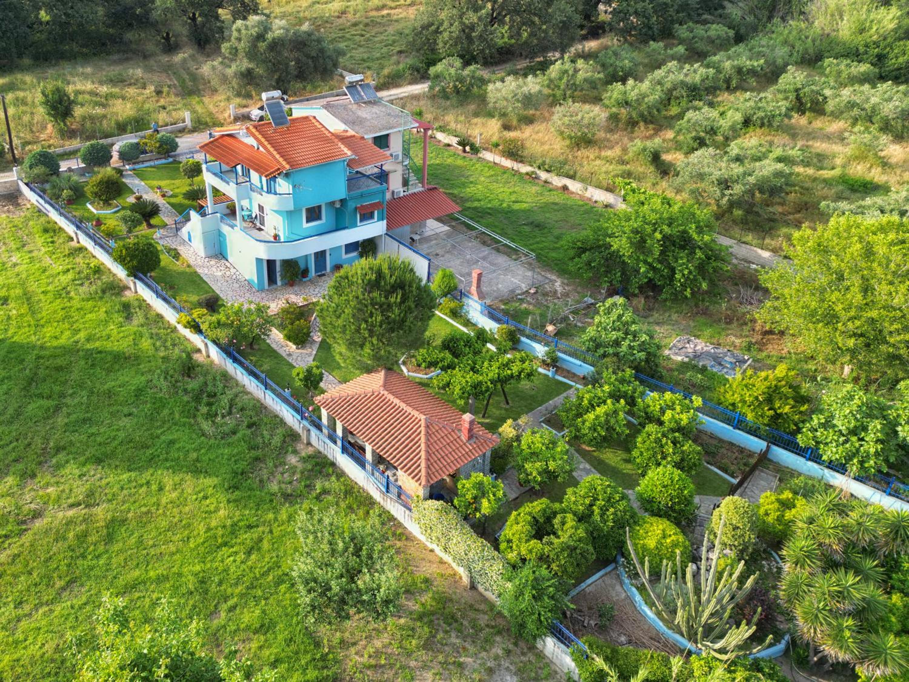 Villa - Photo 2