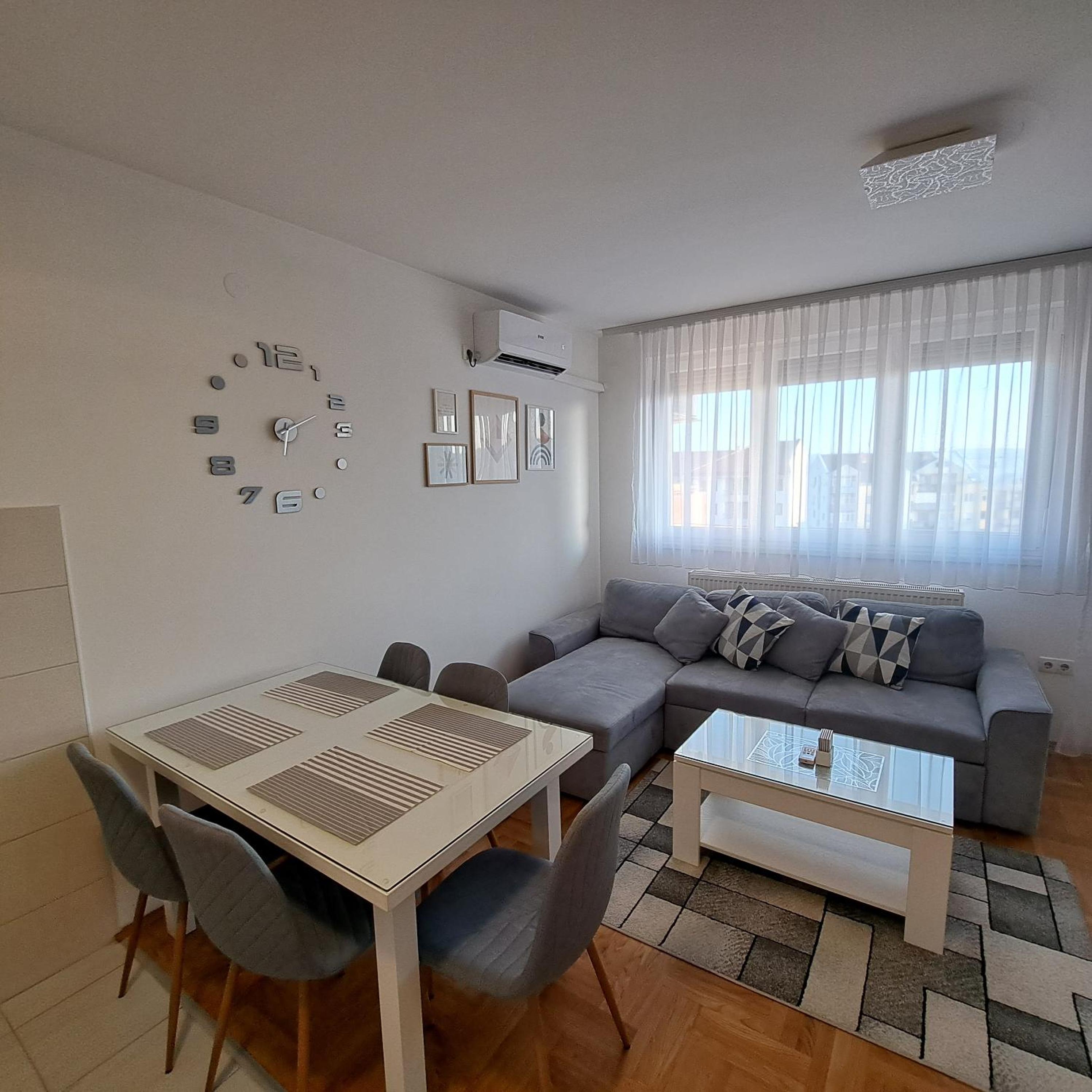 One-Bedroom Apartment photo 1