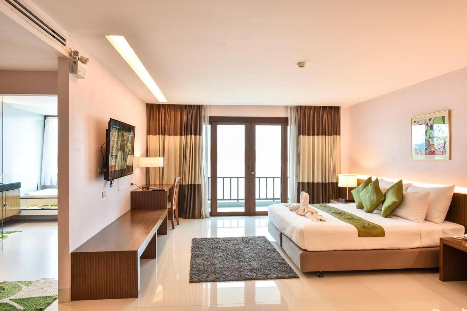 Executive Suite - Photo 1