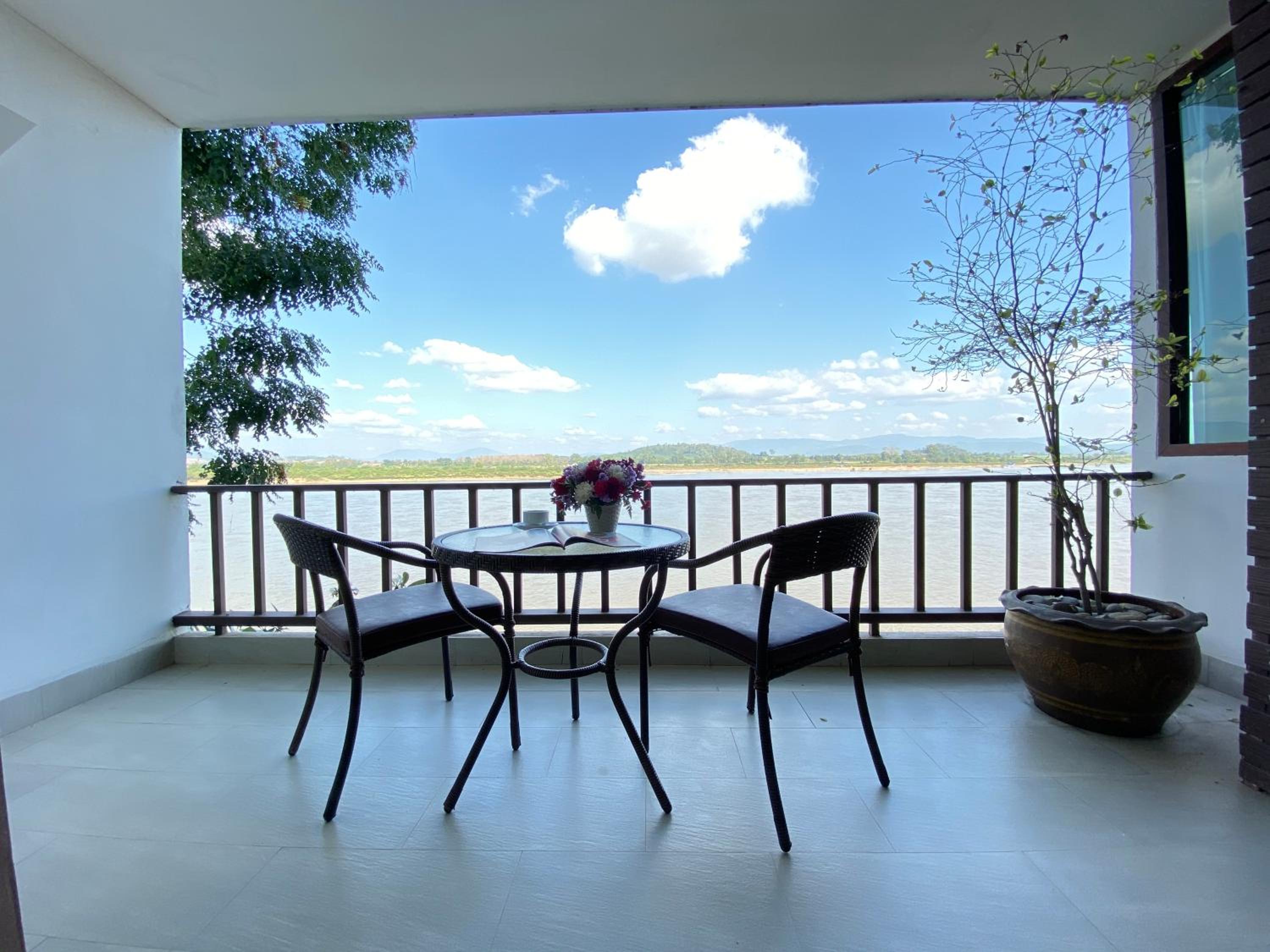 Executive Suite - Photo 19