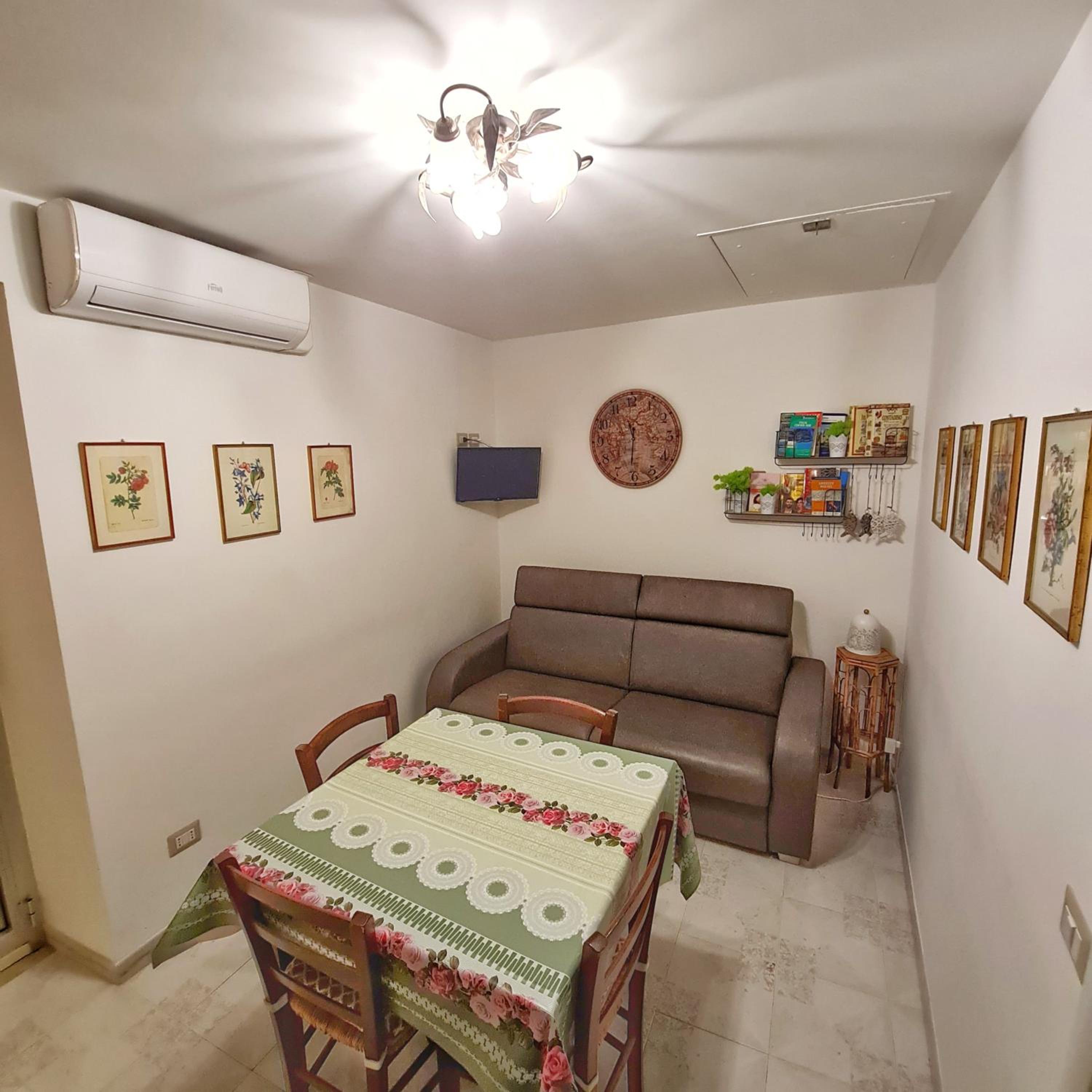 One-Bedroom House photo 3