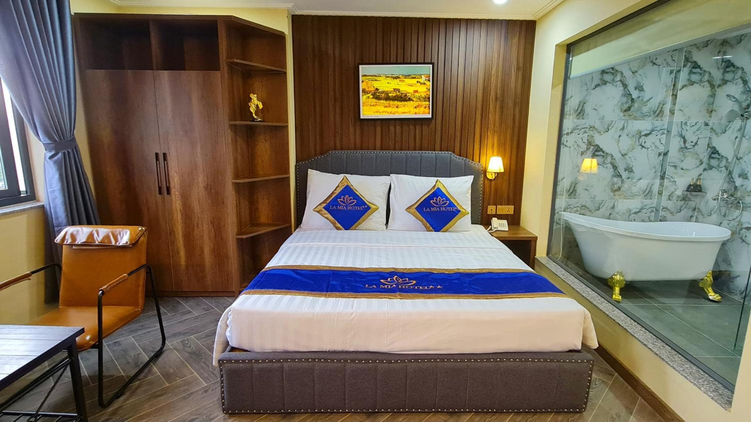 King Room with Balcony photo 1