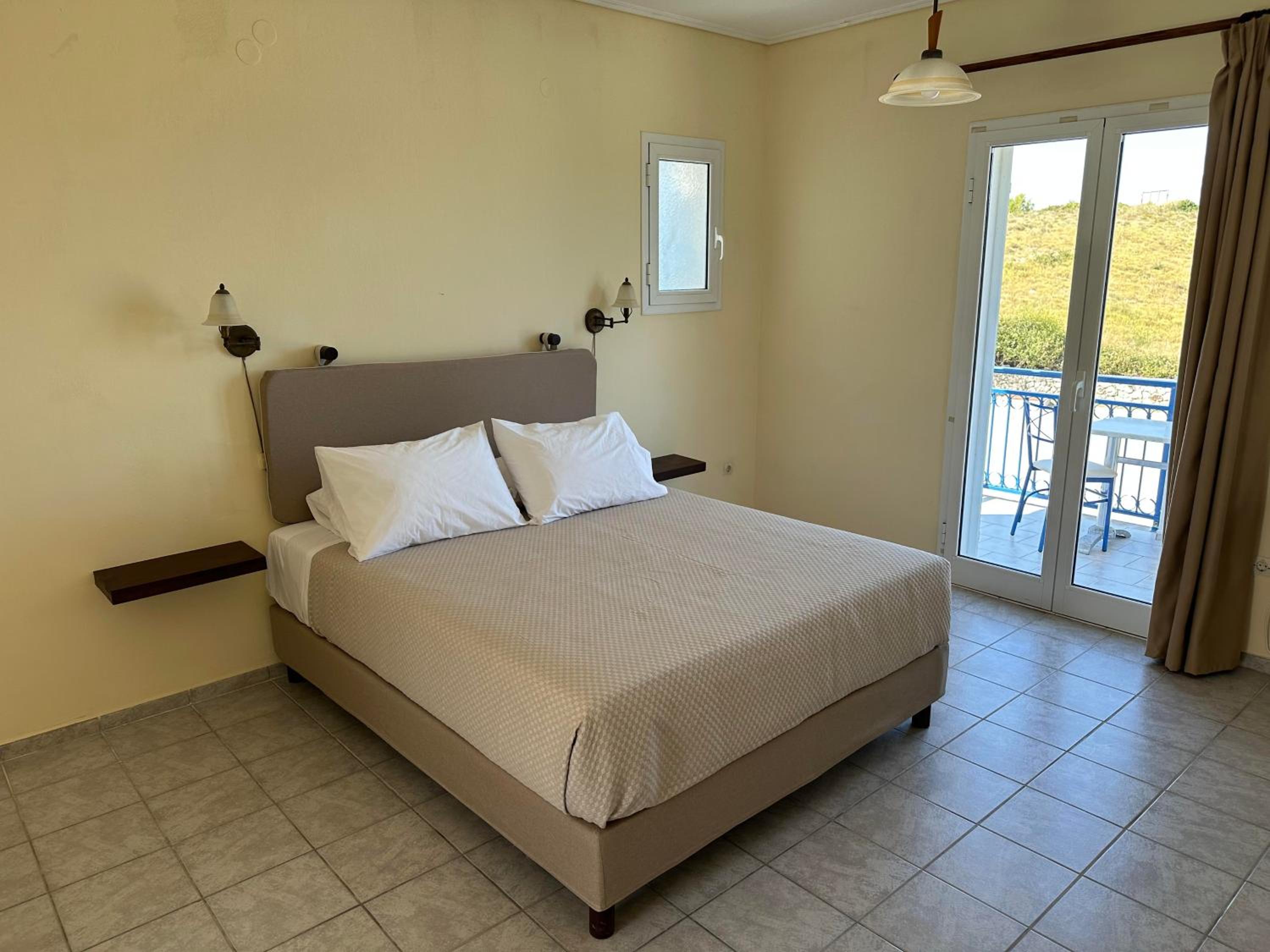 Queen Room with Balcony - Photo 1