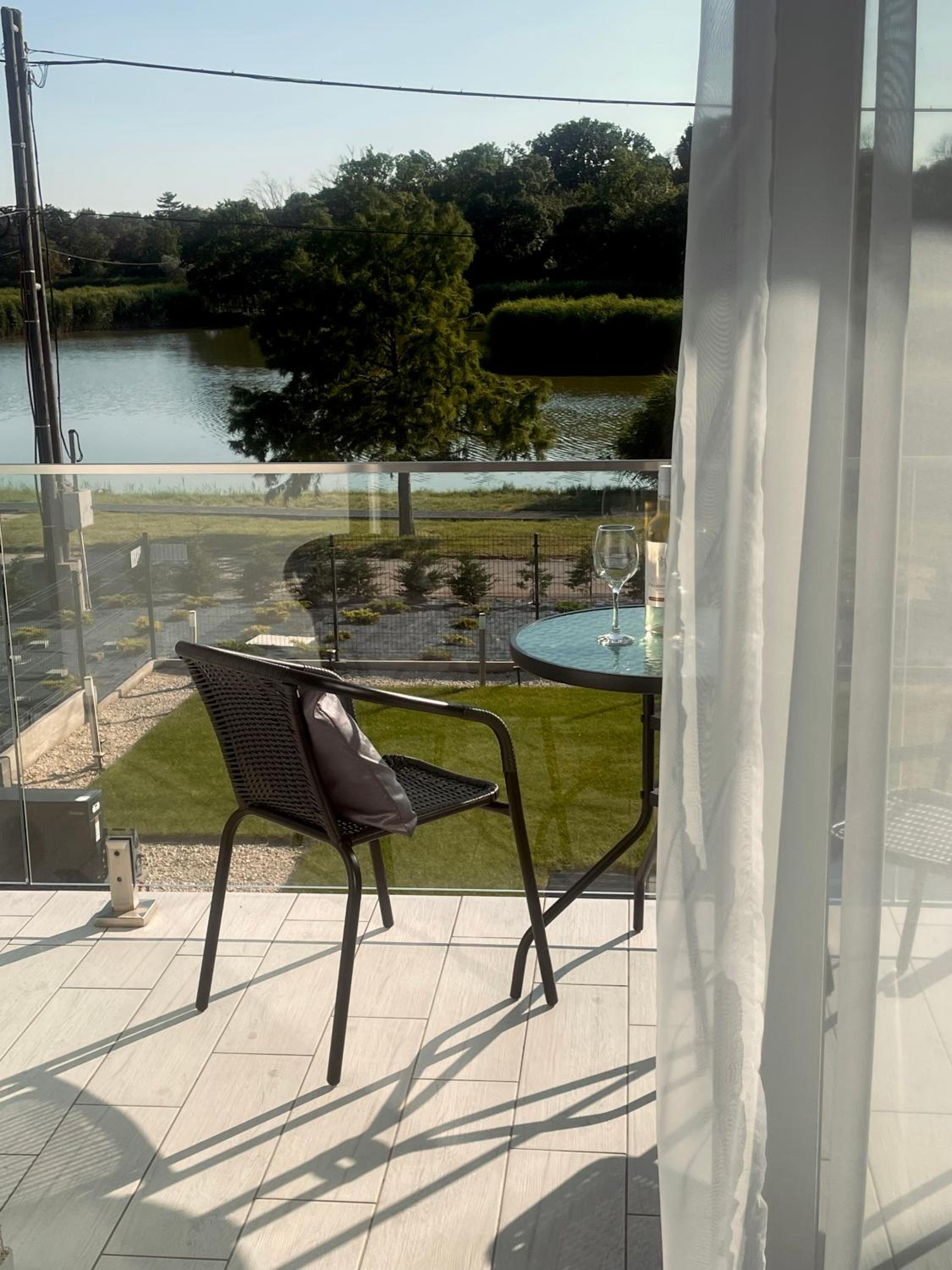 Family Room with Lake View photo 2