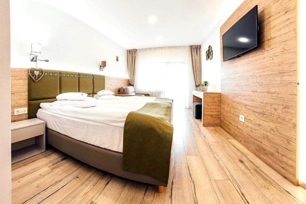 Deluxe Double or Twin Room with Balcony - Photo 43