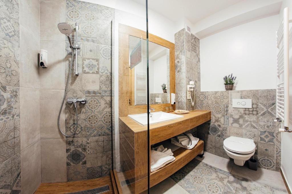 Deluxe Double or Twin Room with Balcony - Photo 45