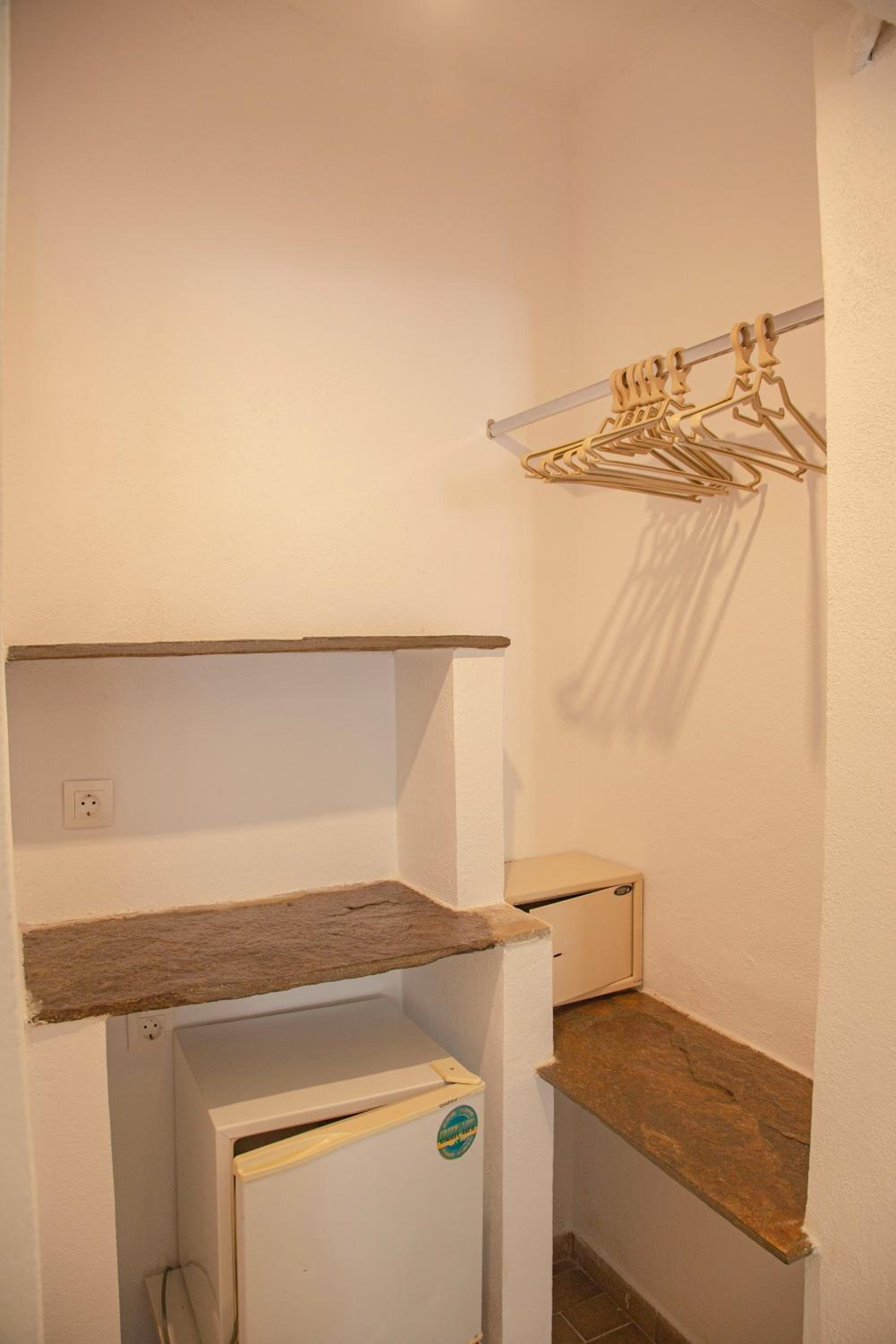 Basic Triple Room - Photo 9
