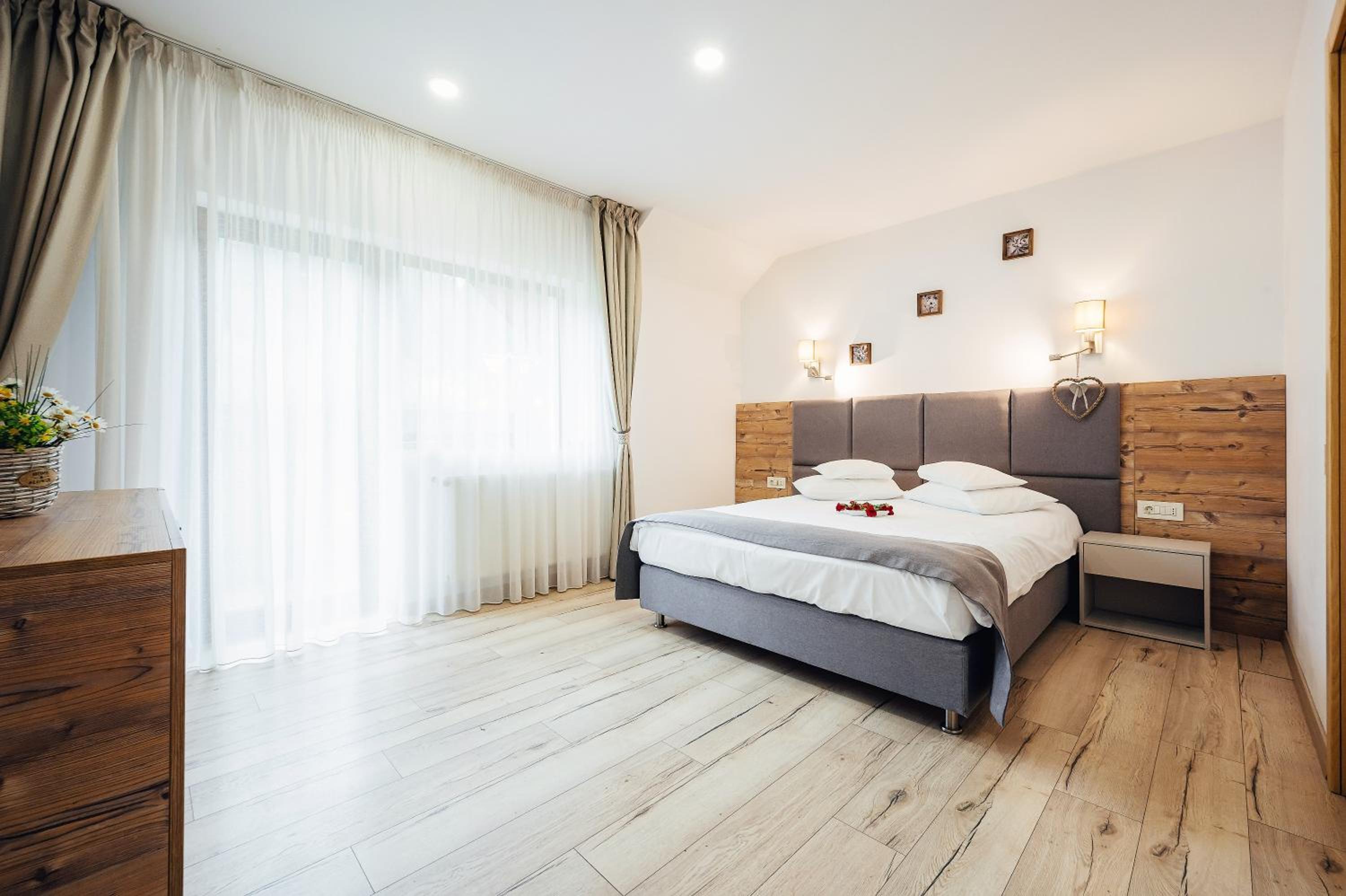 Deluxe Double or Twin Room with Balcony - Photo 32