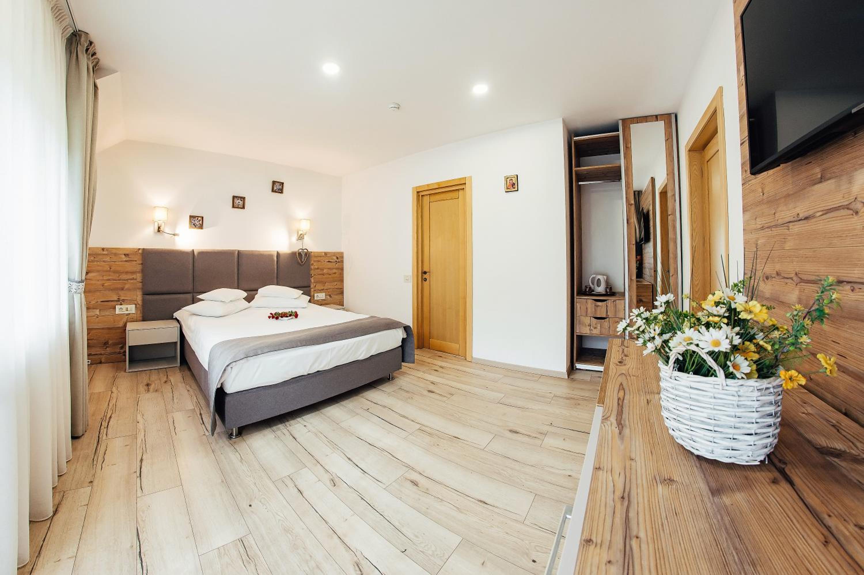 Deluxe Double or Twin Room with Balcony - Photo 27