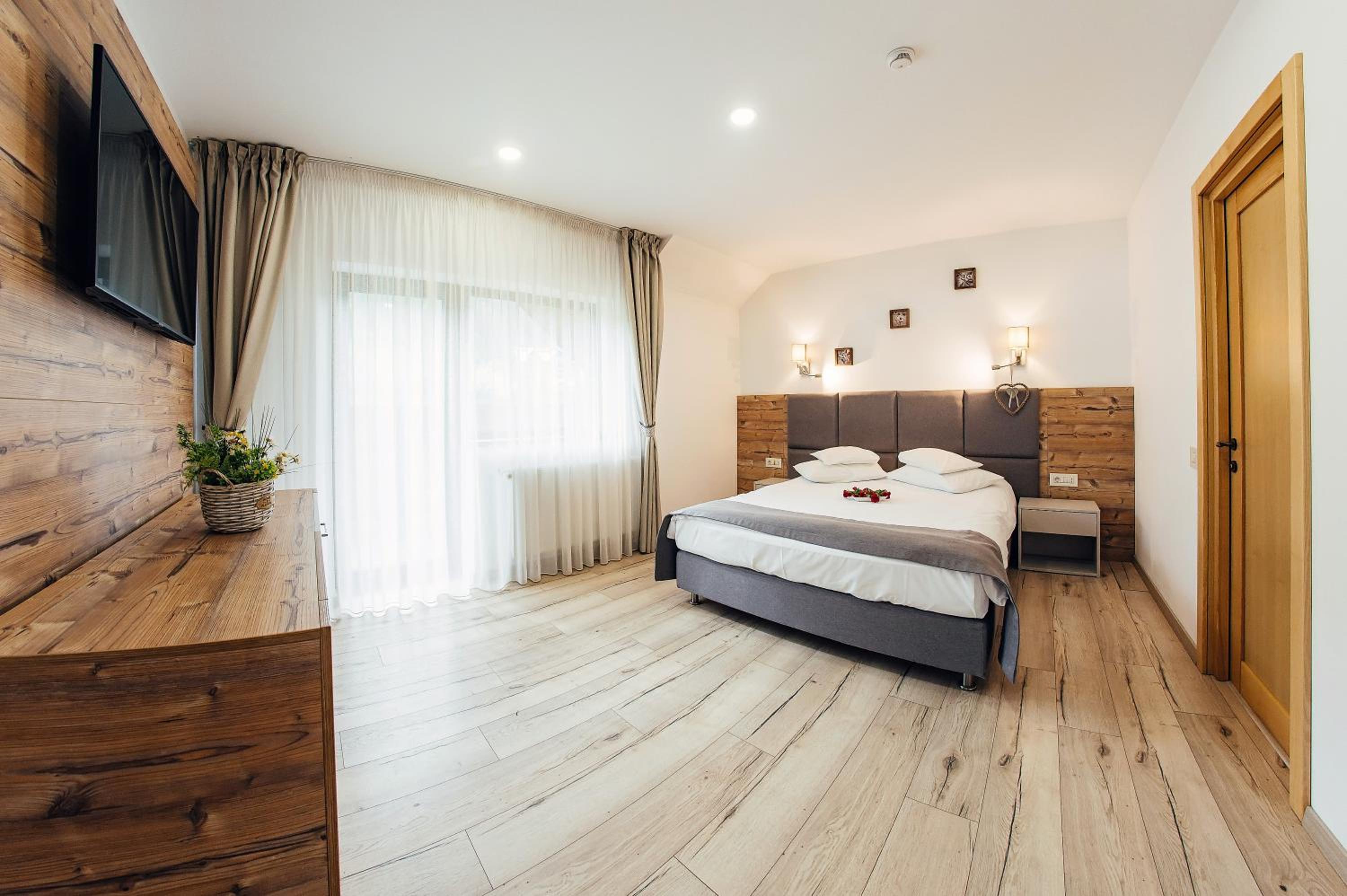 Deluxe Double or Twin Room with Balcony - Photo 29