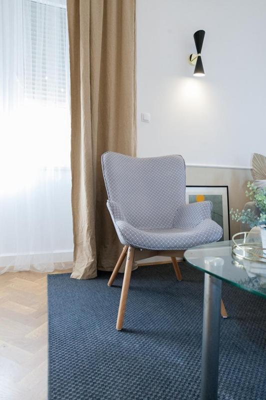 One-Bedroom Deluxe Apartment