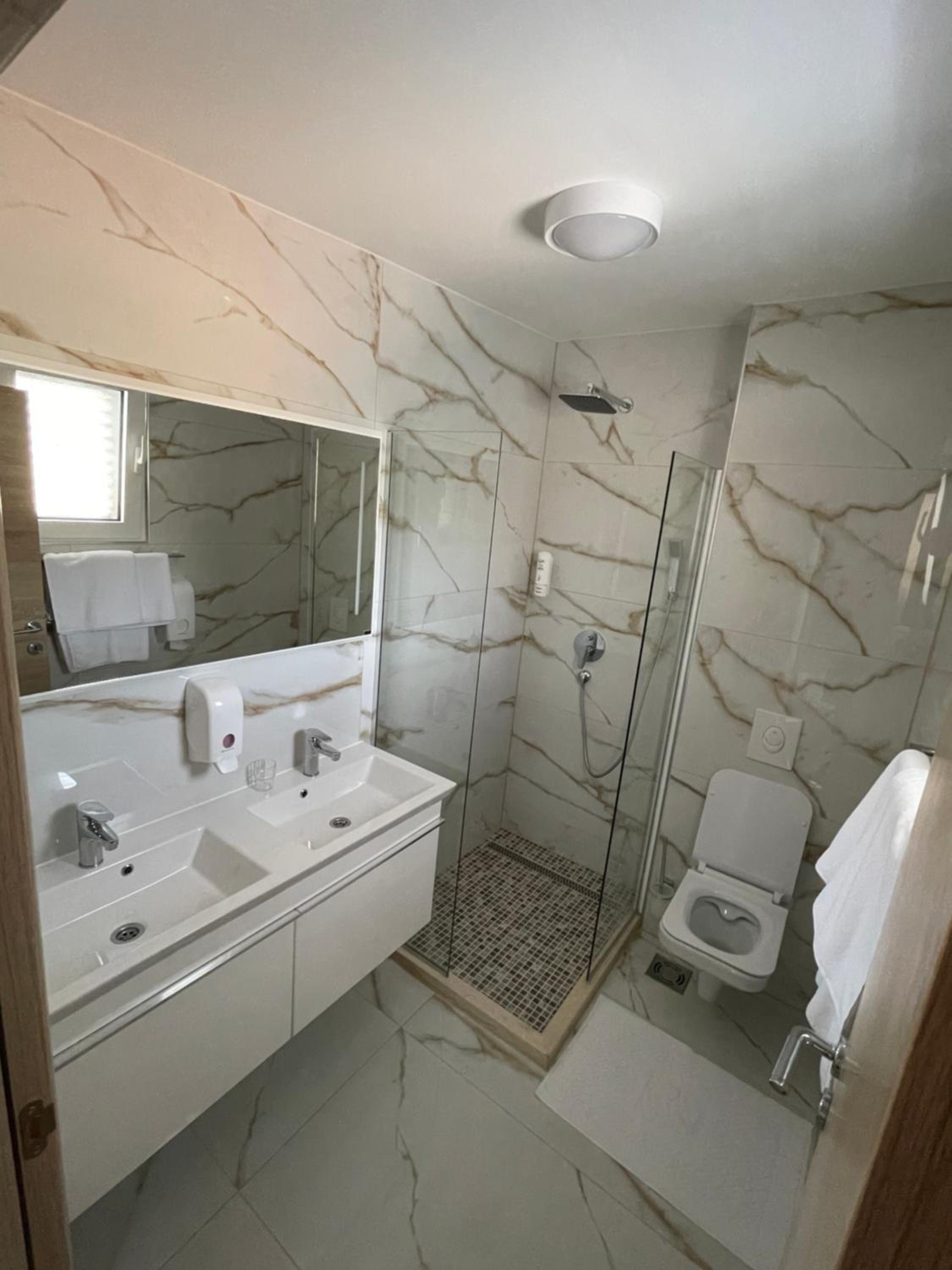 Deluxe Triple Room with Sea View - Photo 4