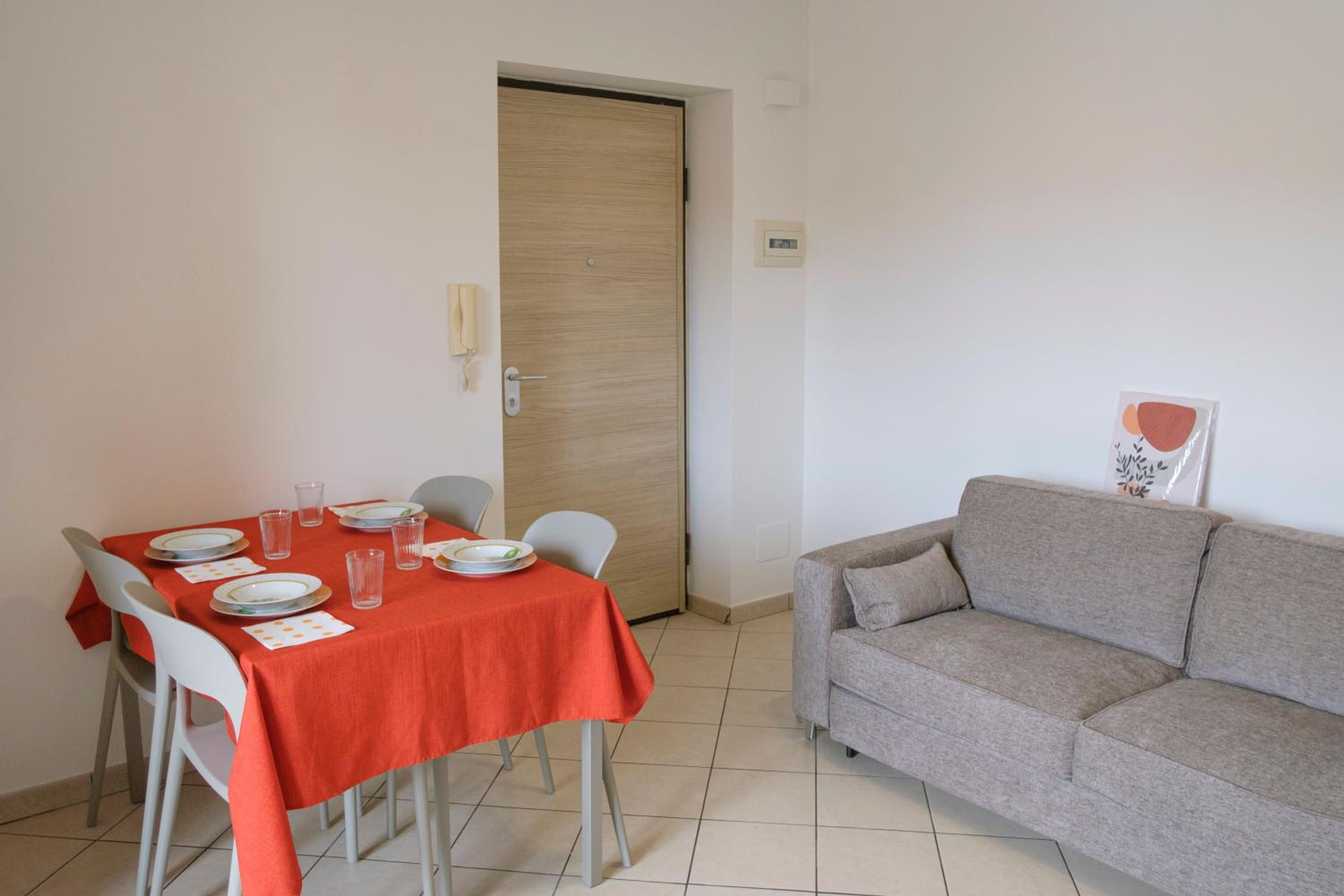 Two-Bedroom Apartment with Balcony photo 3