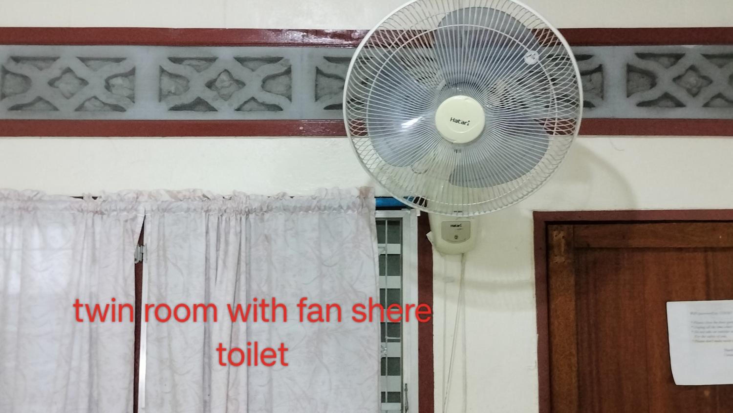 Twin Room with Shared Toilet photo 2