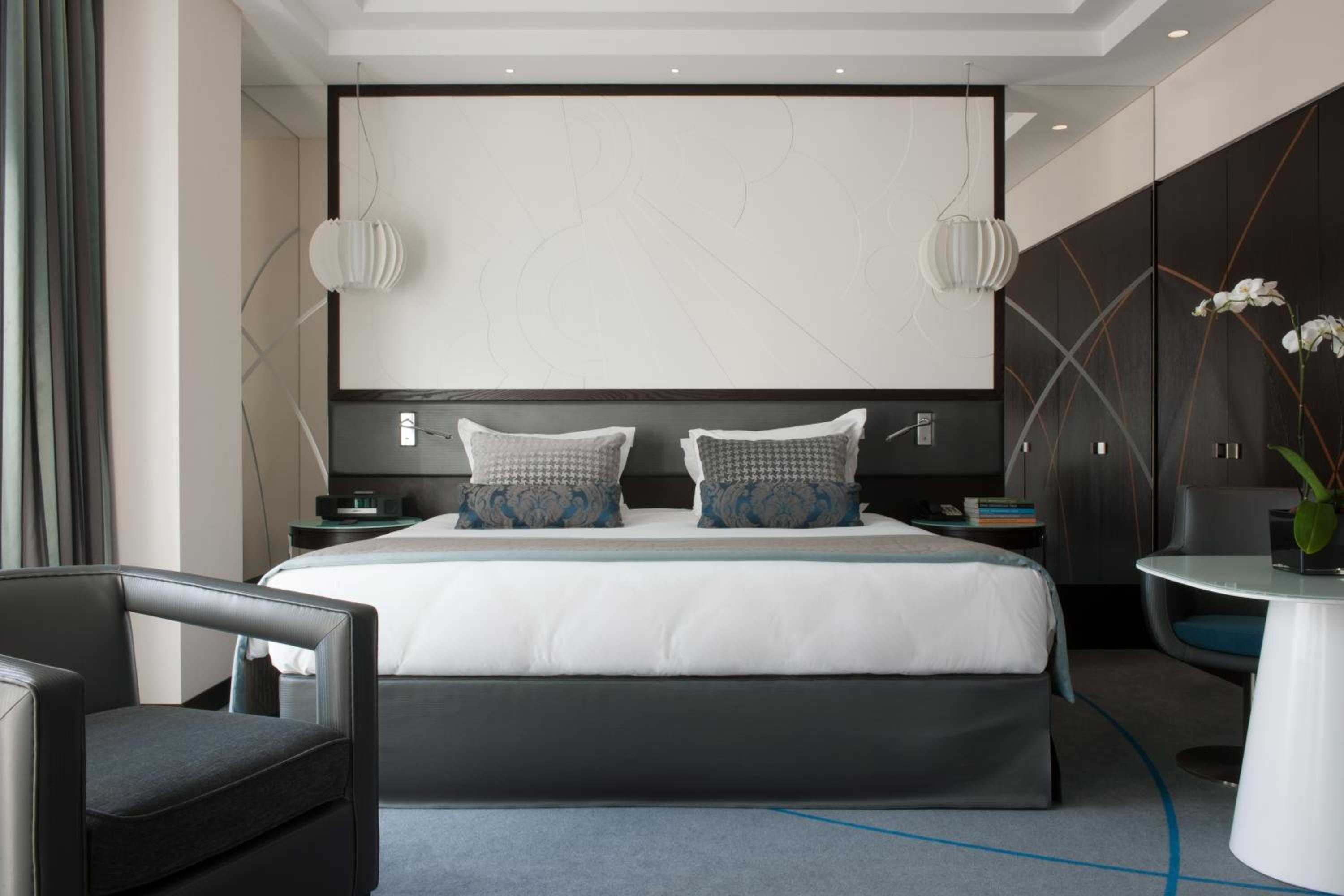 Prestige King Suite