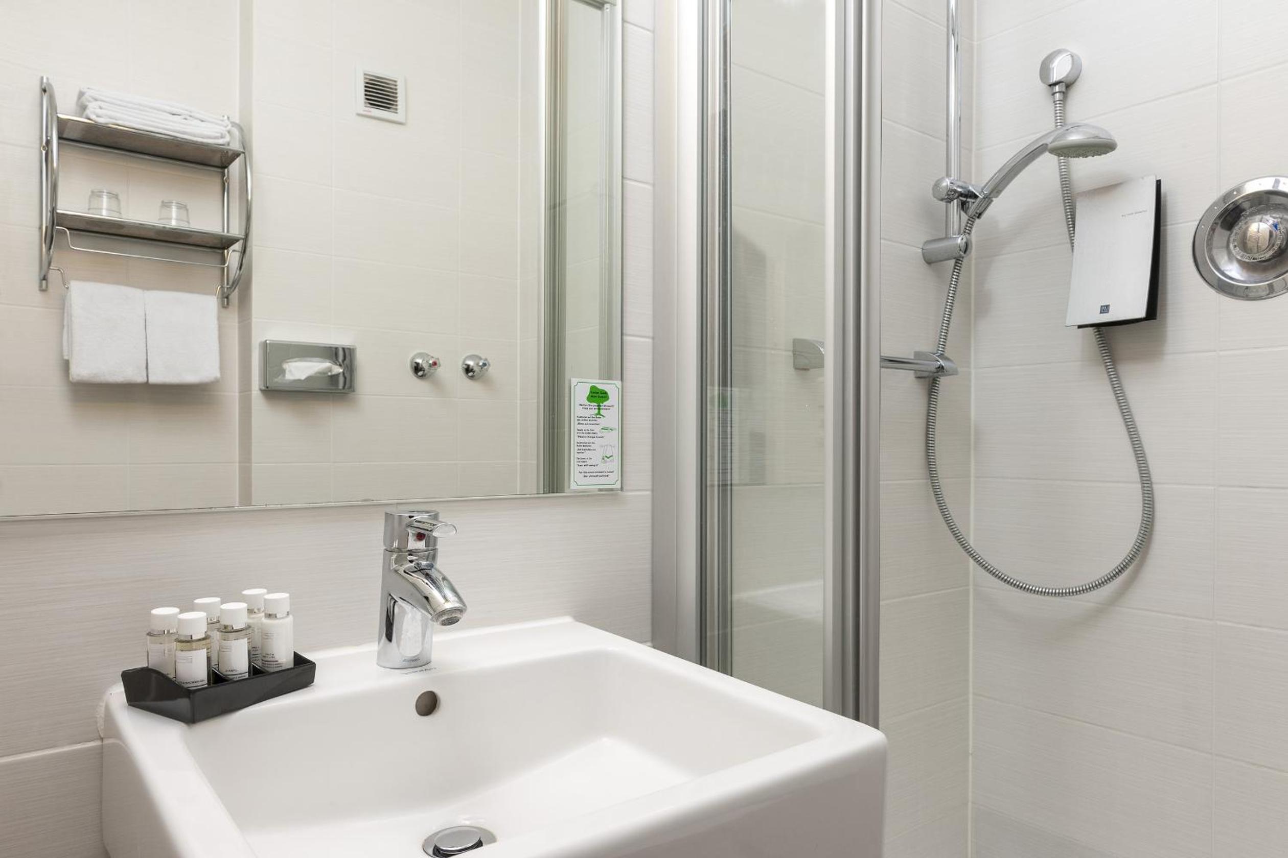 Standard Double Room - Photo 7