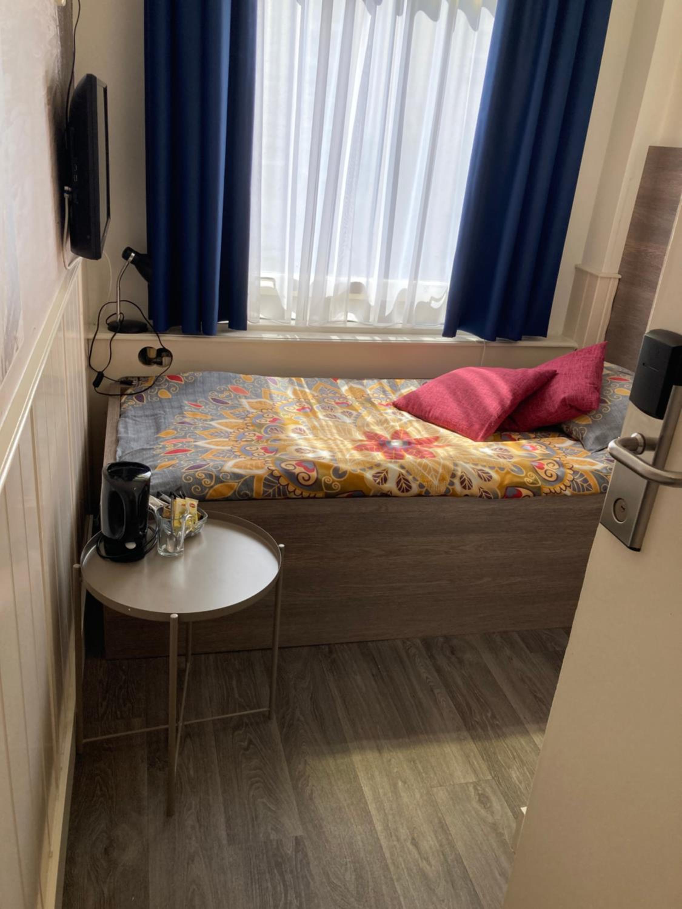 Small Single Room photo 2