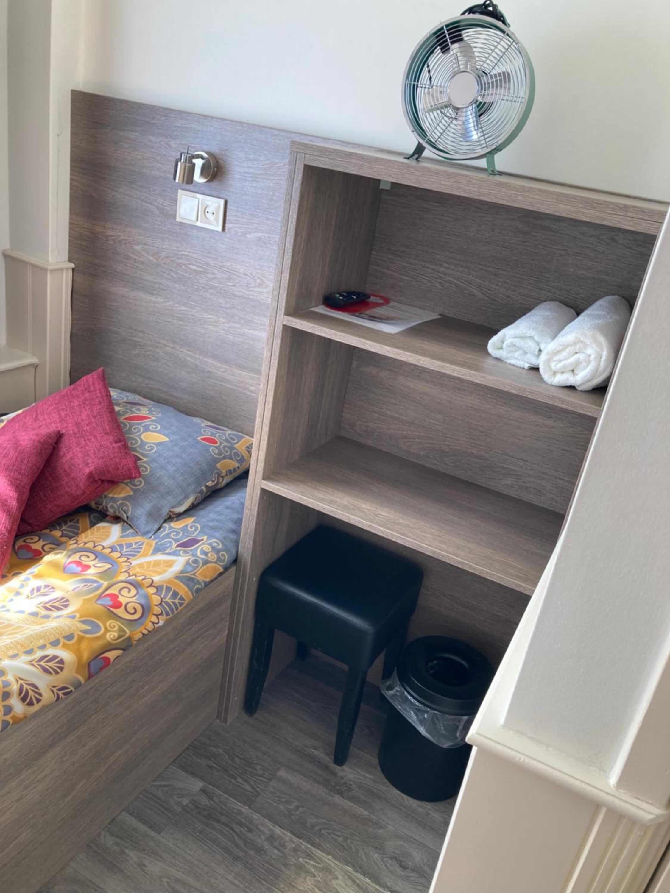 Small Single Room photo 3