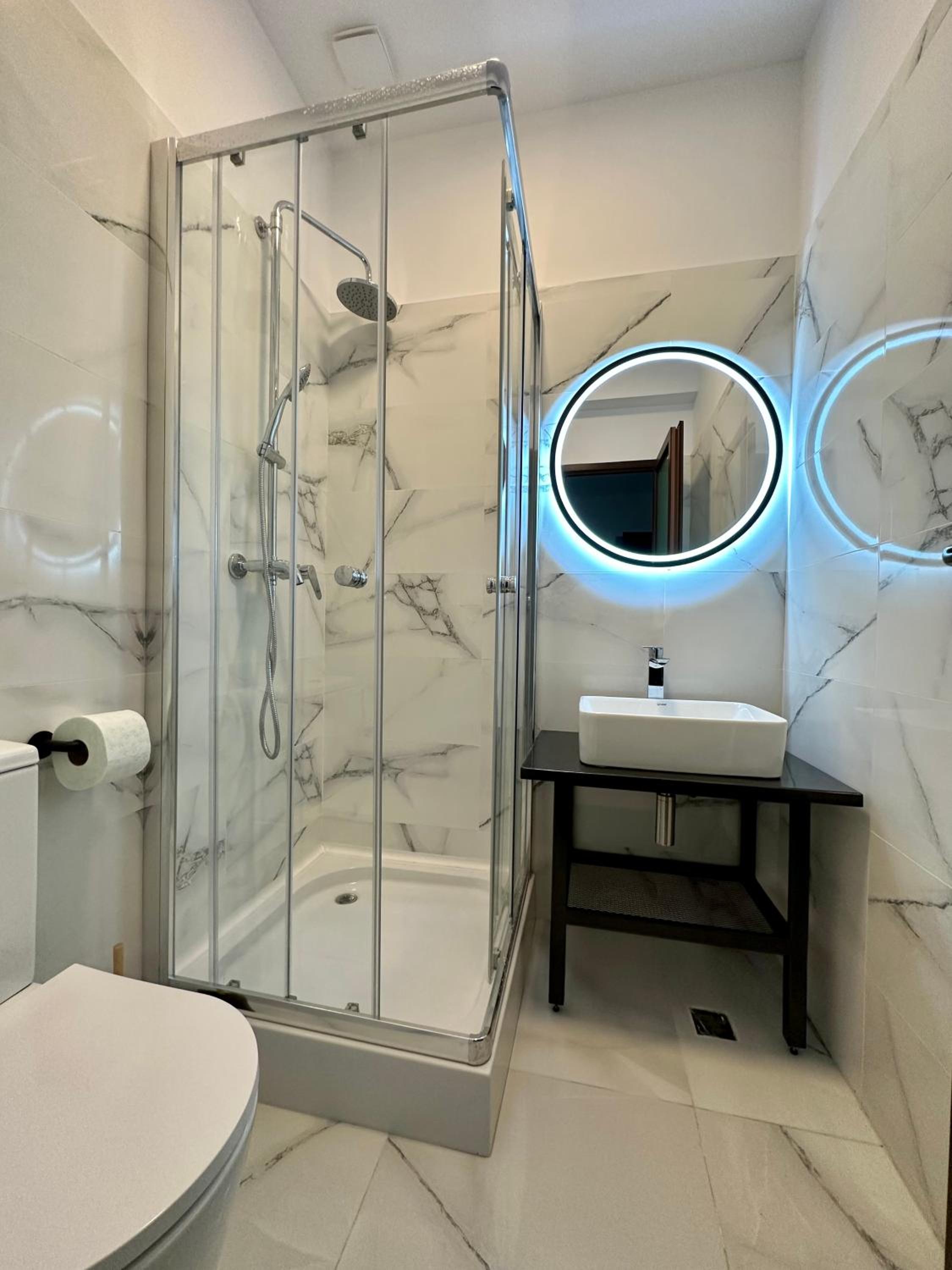 Deluxe Double or Twin Room - Photo 9
