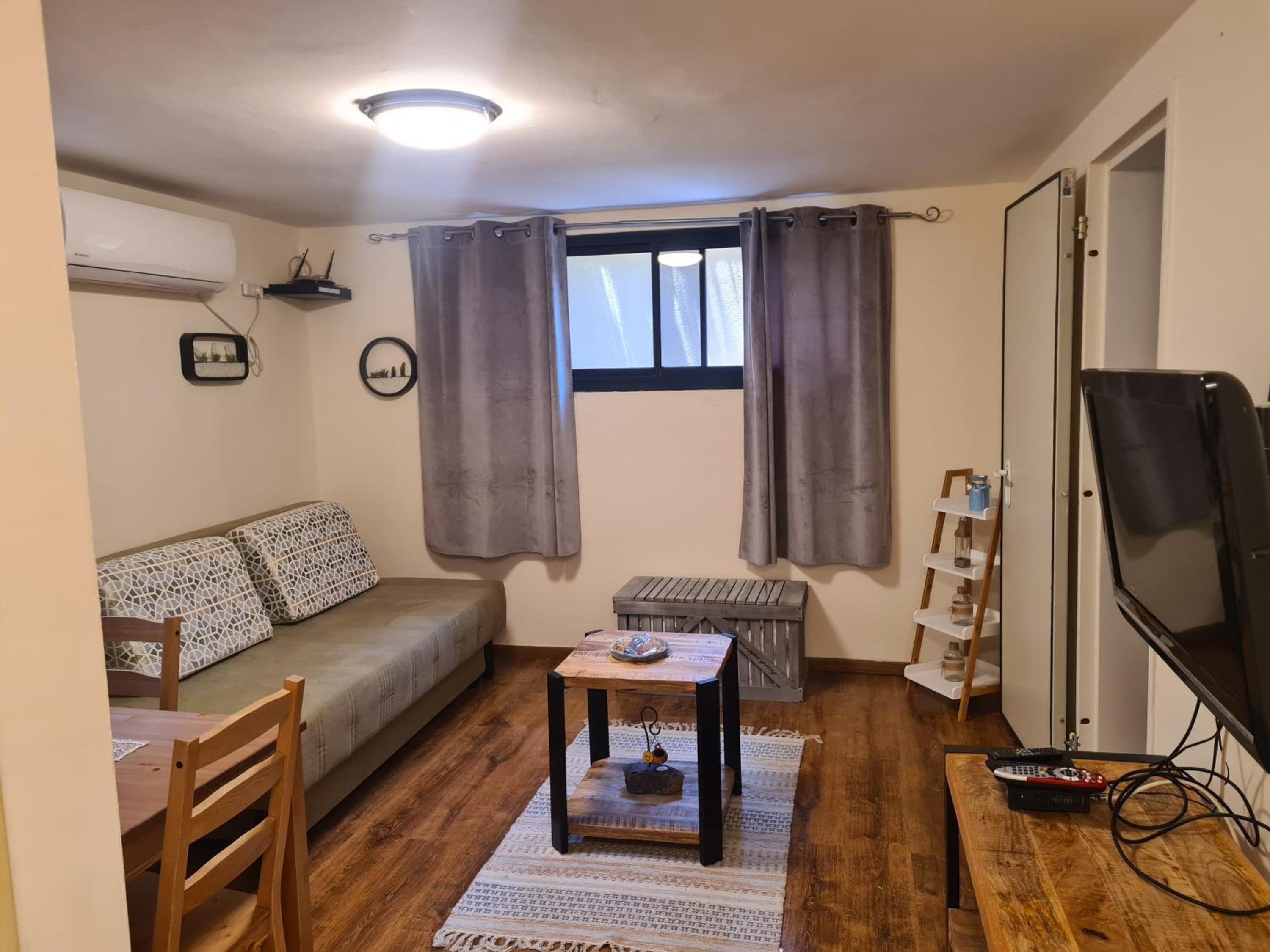 One-Bedroom Apartment - Photo 11