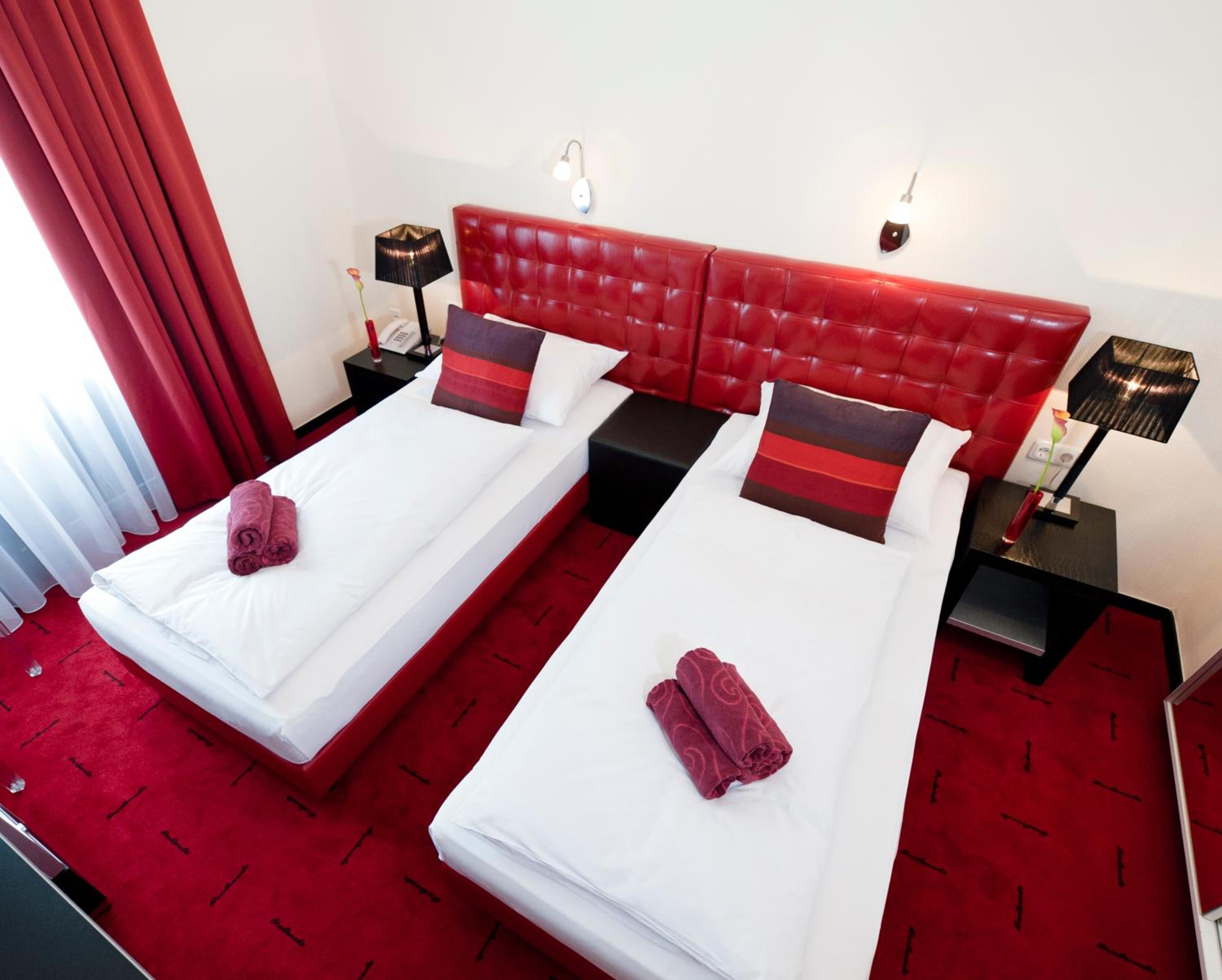 Twin Room - Photo 2