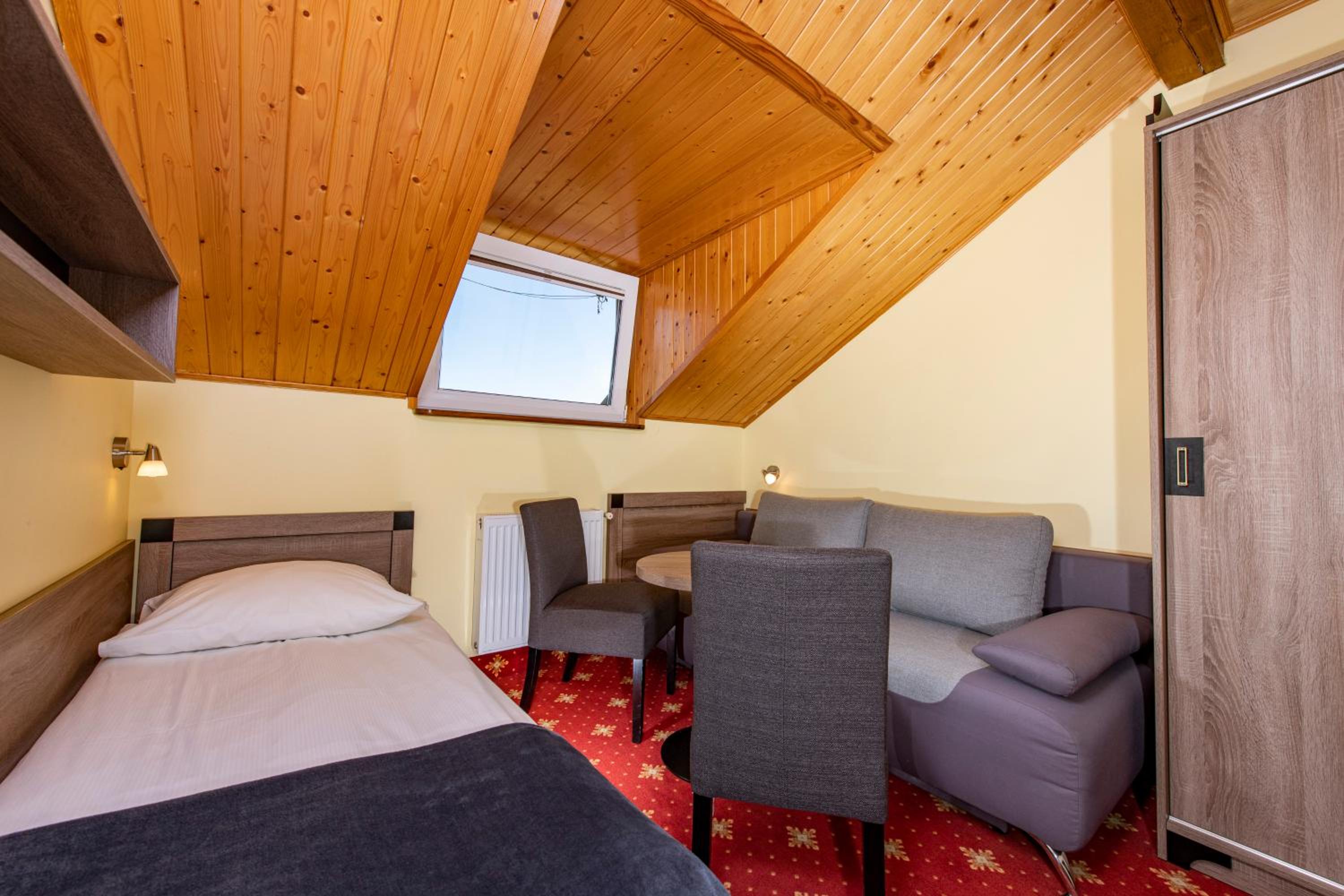 Triple Room with Private Bathroom photo 3
