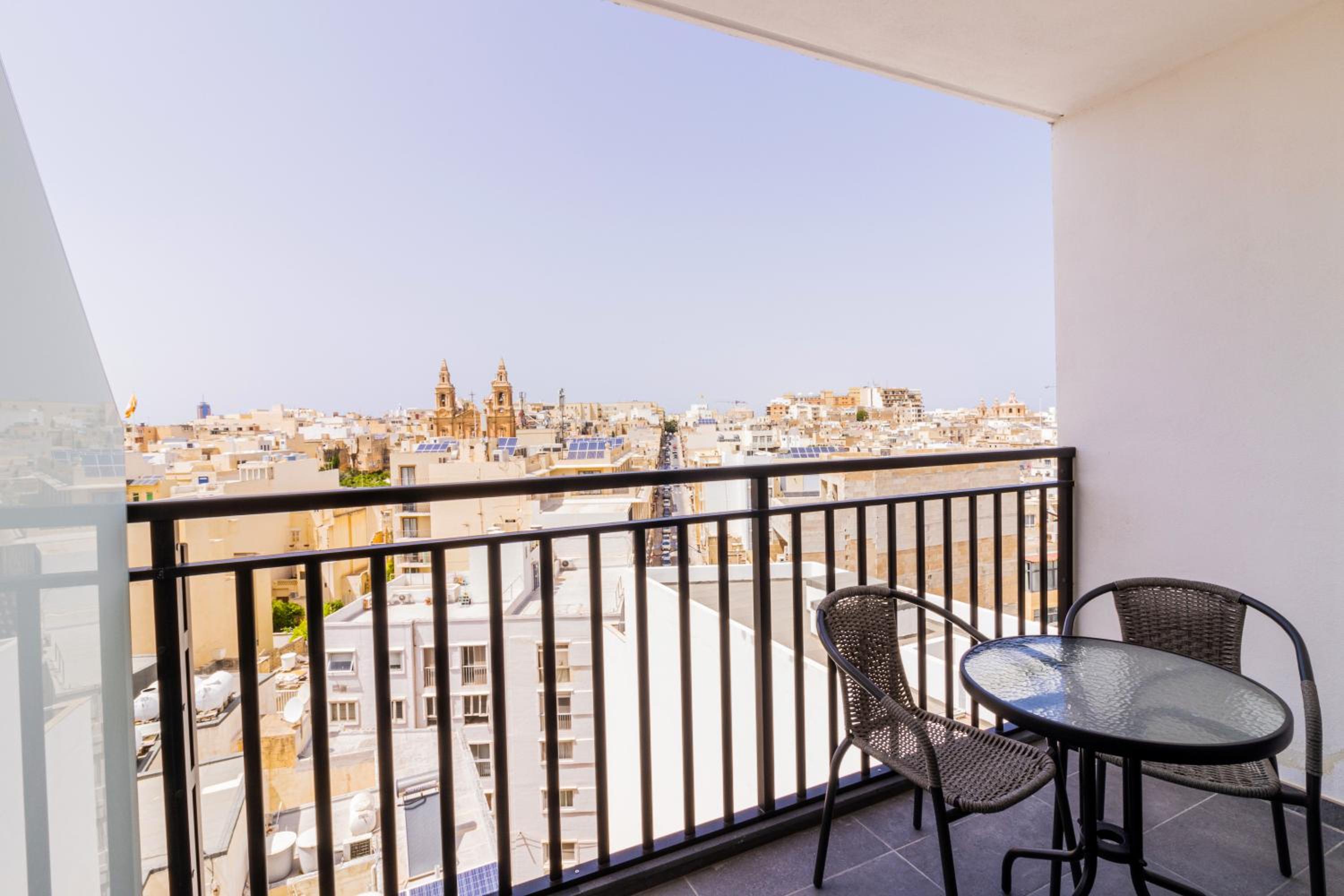 Superior Double Room with City View - Photo 2