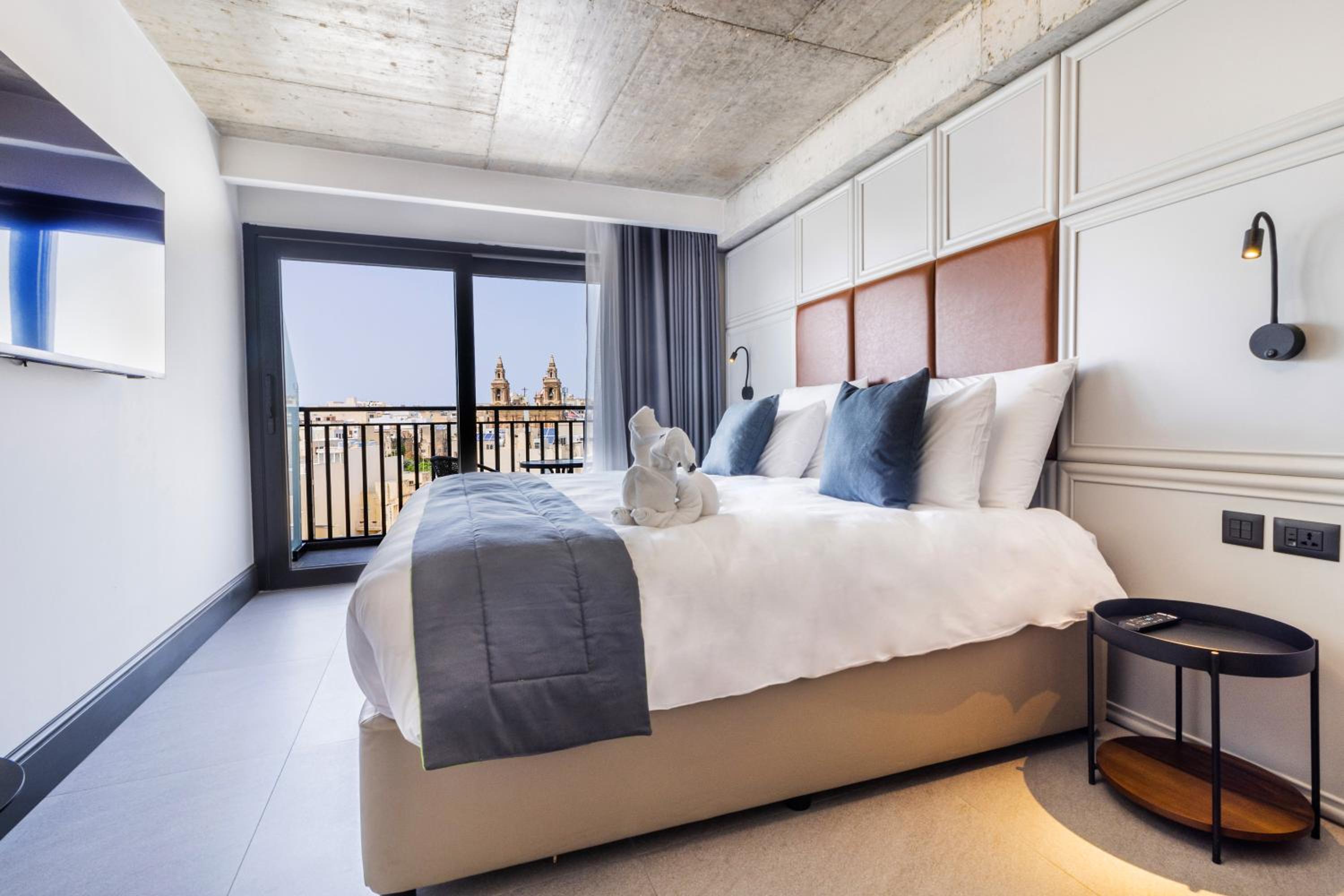 Superior Double Room with City View - Photo 1