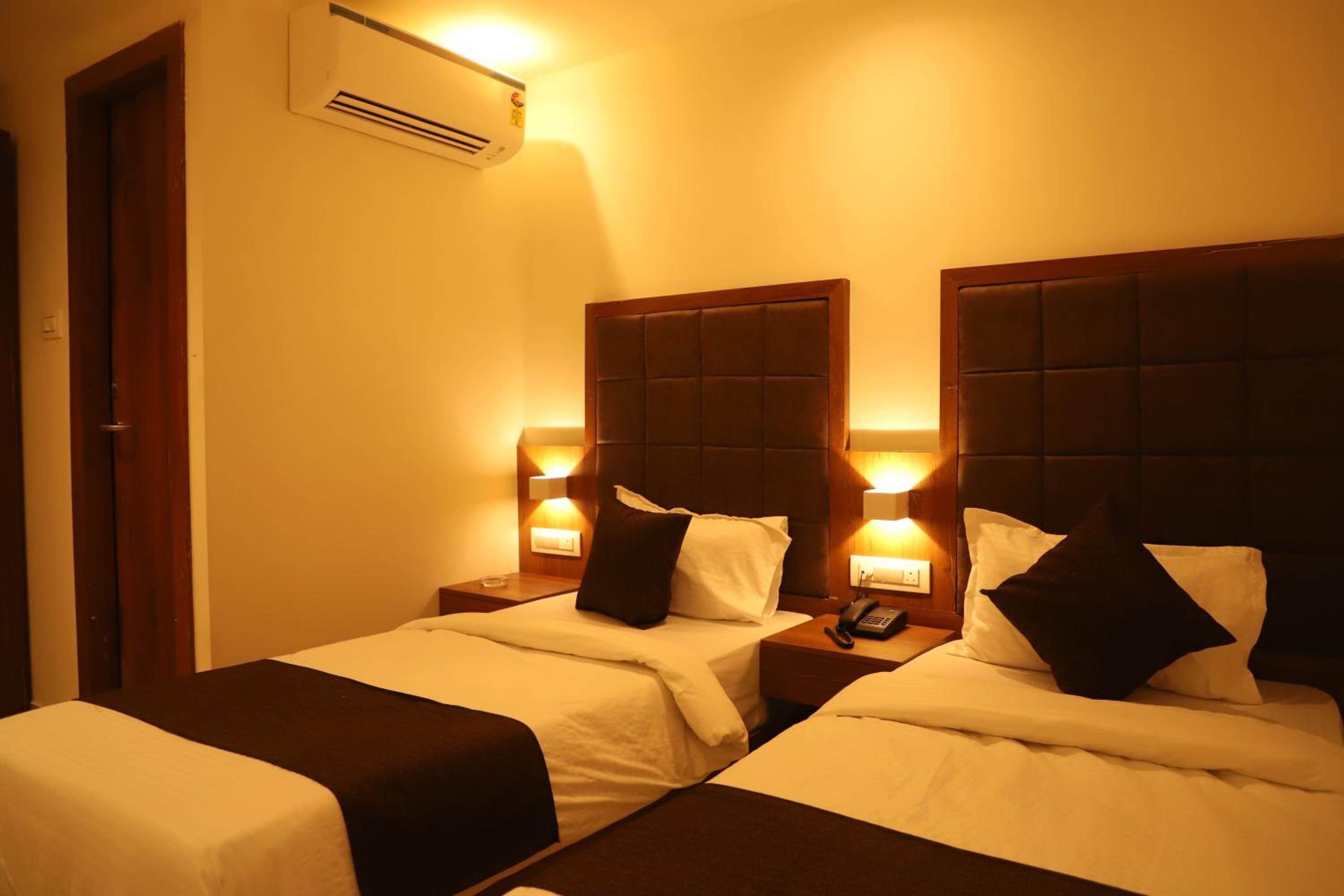 Twin Room with Private Bathroom