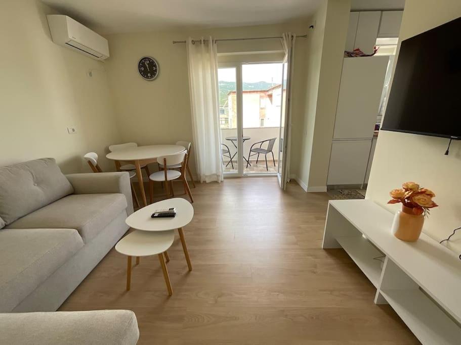 Apartment with Balcony photo 1