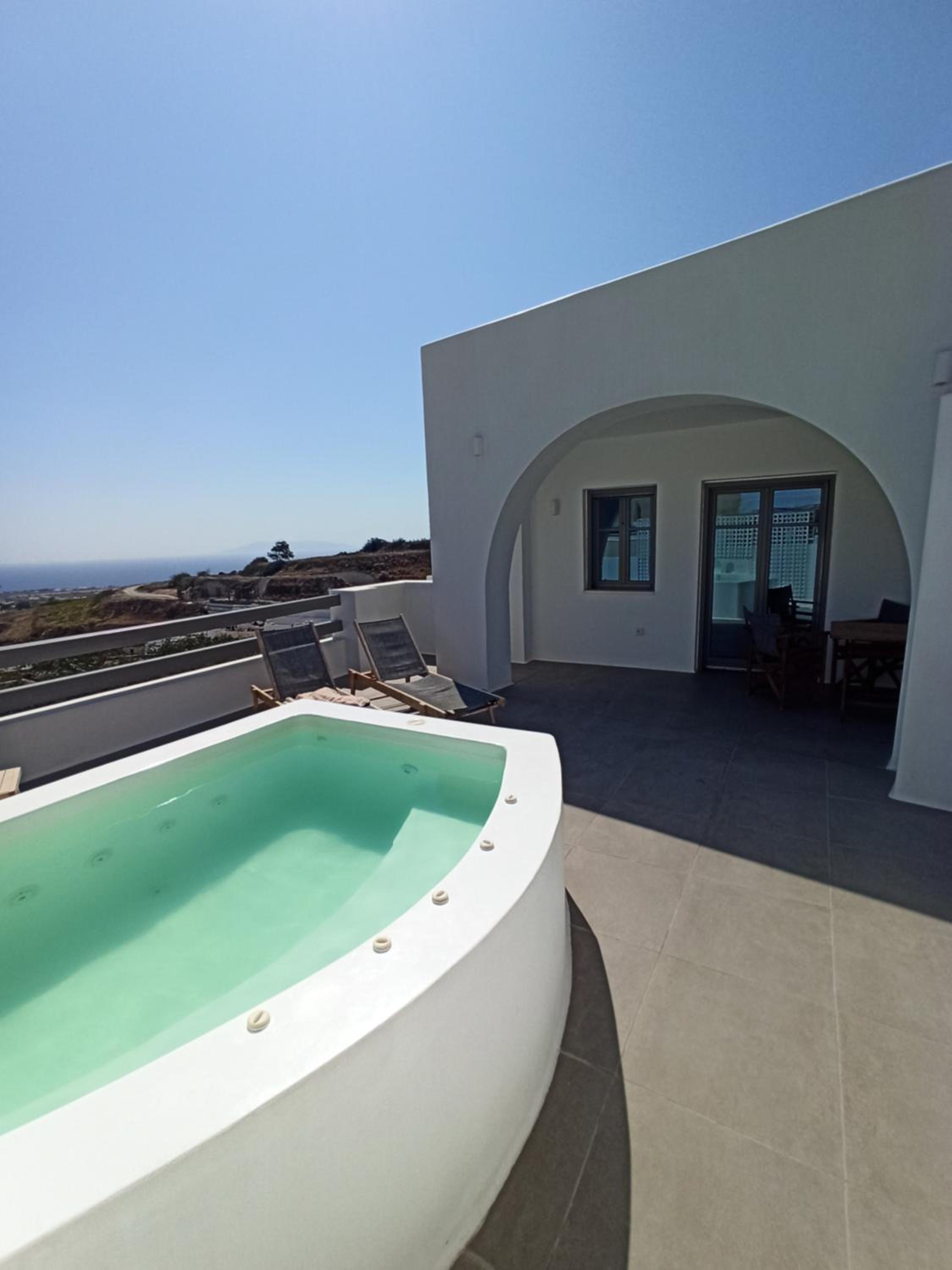 Suite with Hot Tub - Photo 44