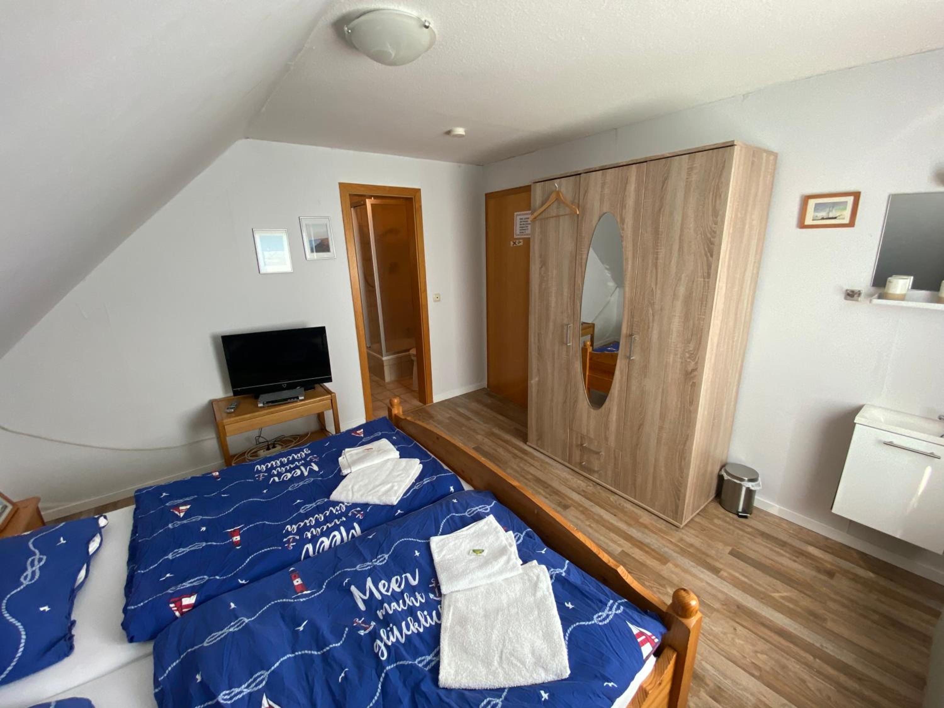 Small Double Room photo 1