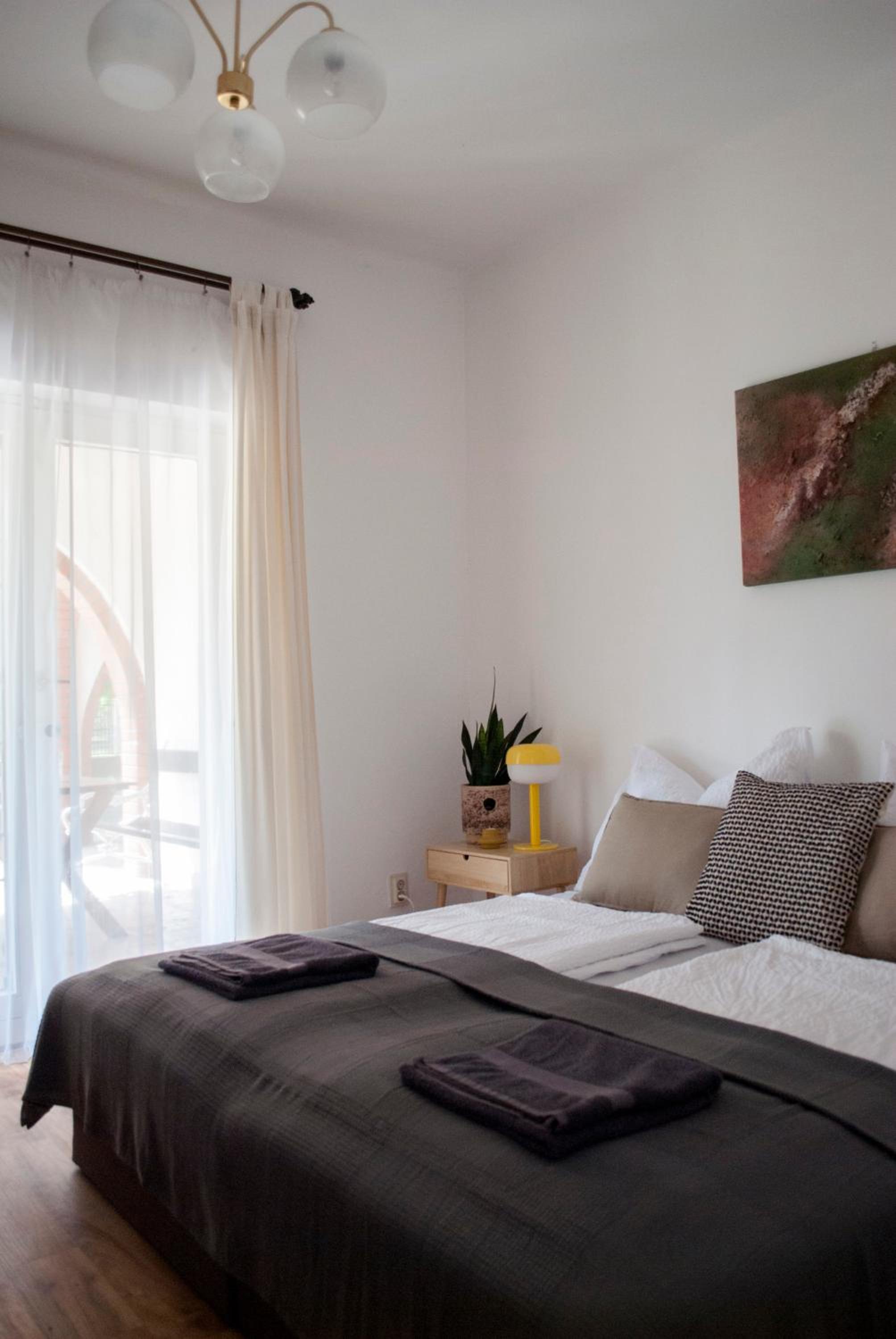 Deluxe Two-Bedroom Apartment with Garden View photo 2