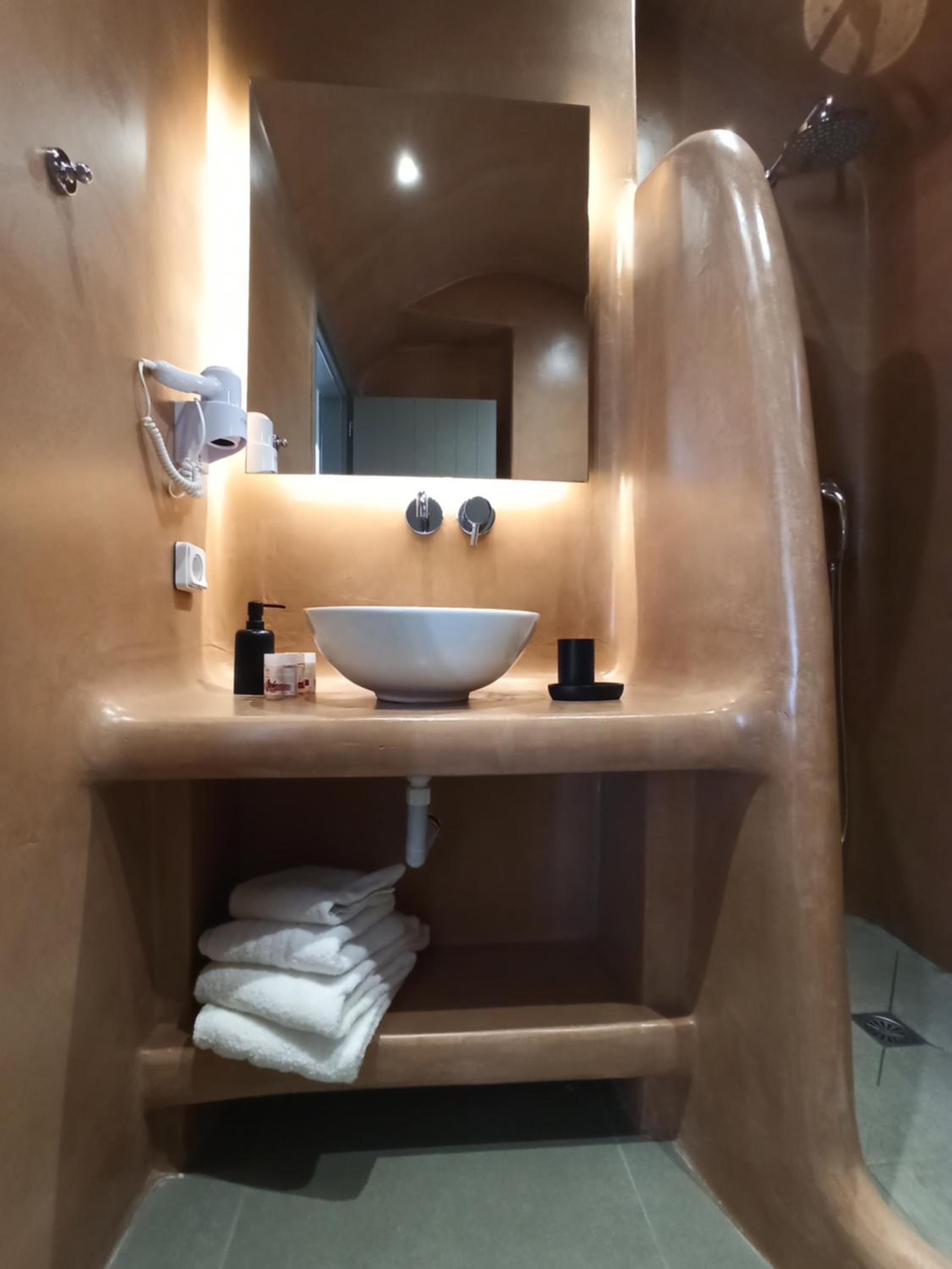 Suite with Hot Tub - Photo 25