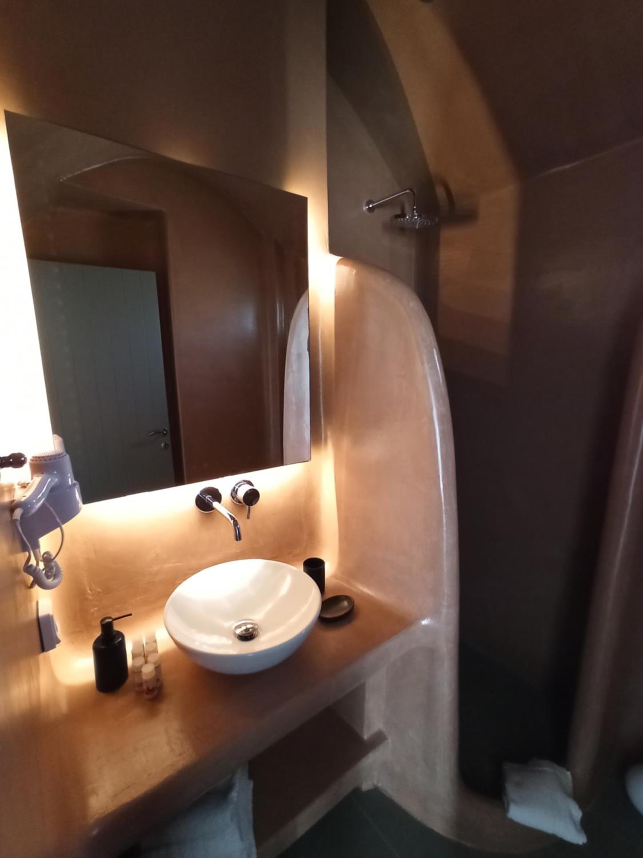 Suite with Hot Tub - Photo 26