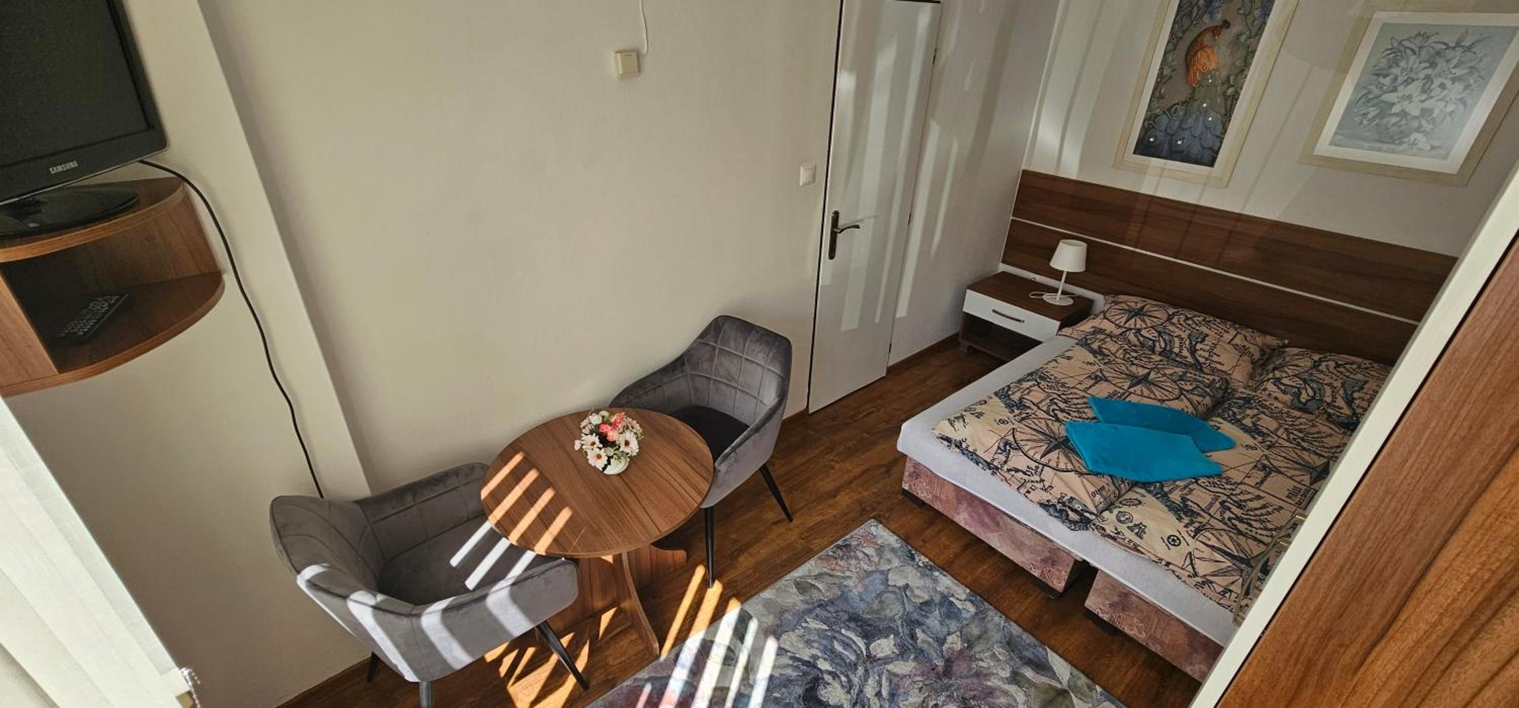 Apartment photo 3