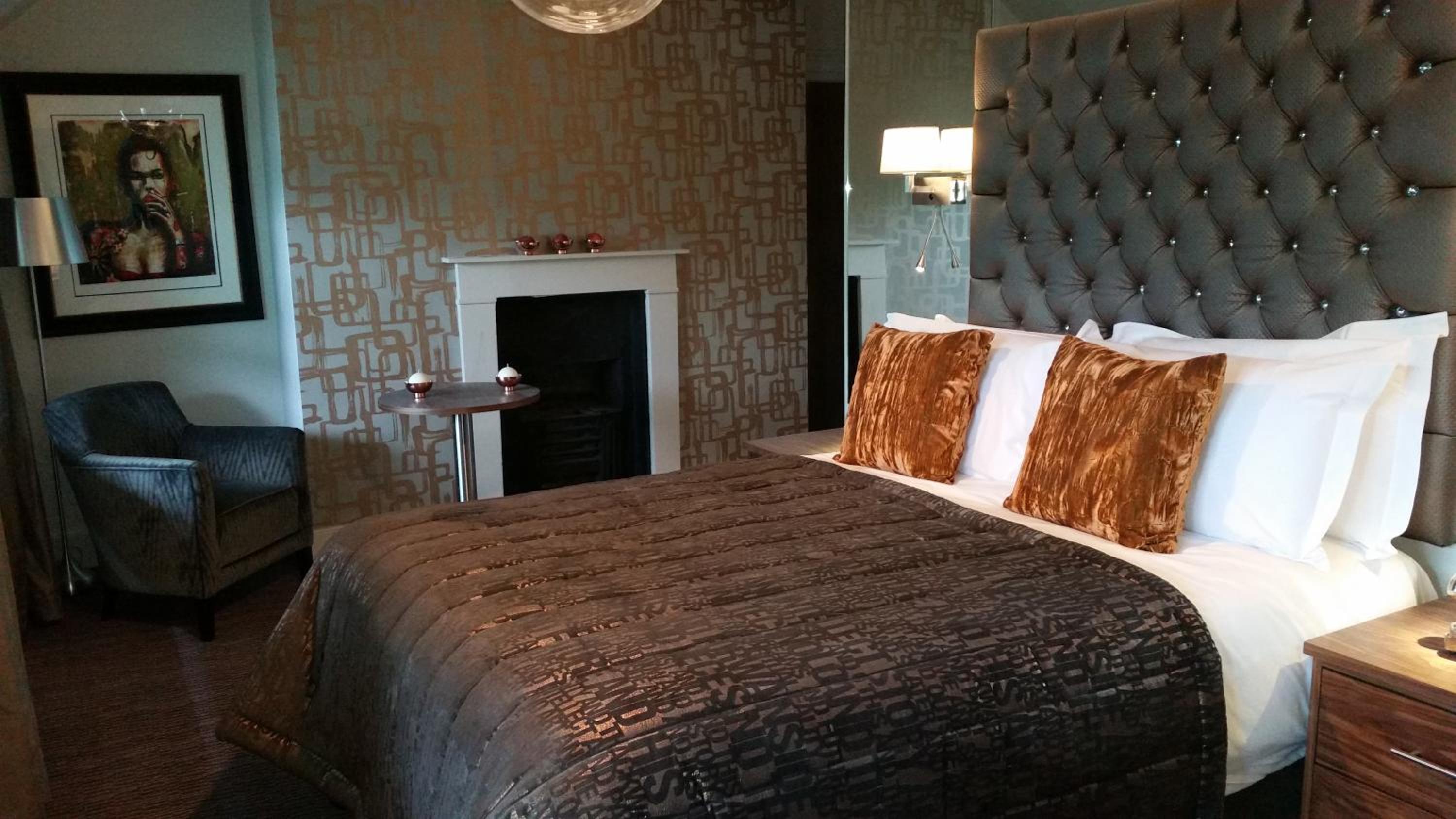 Elegance Double Room thumbnail 6