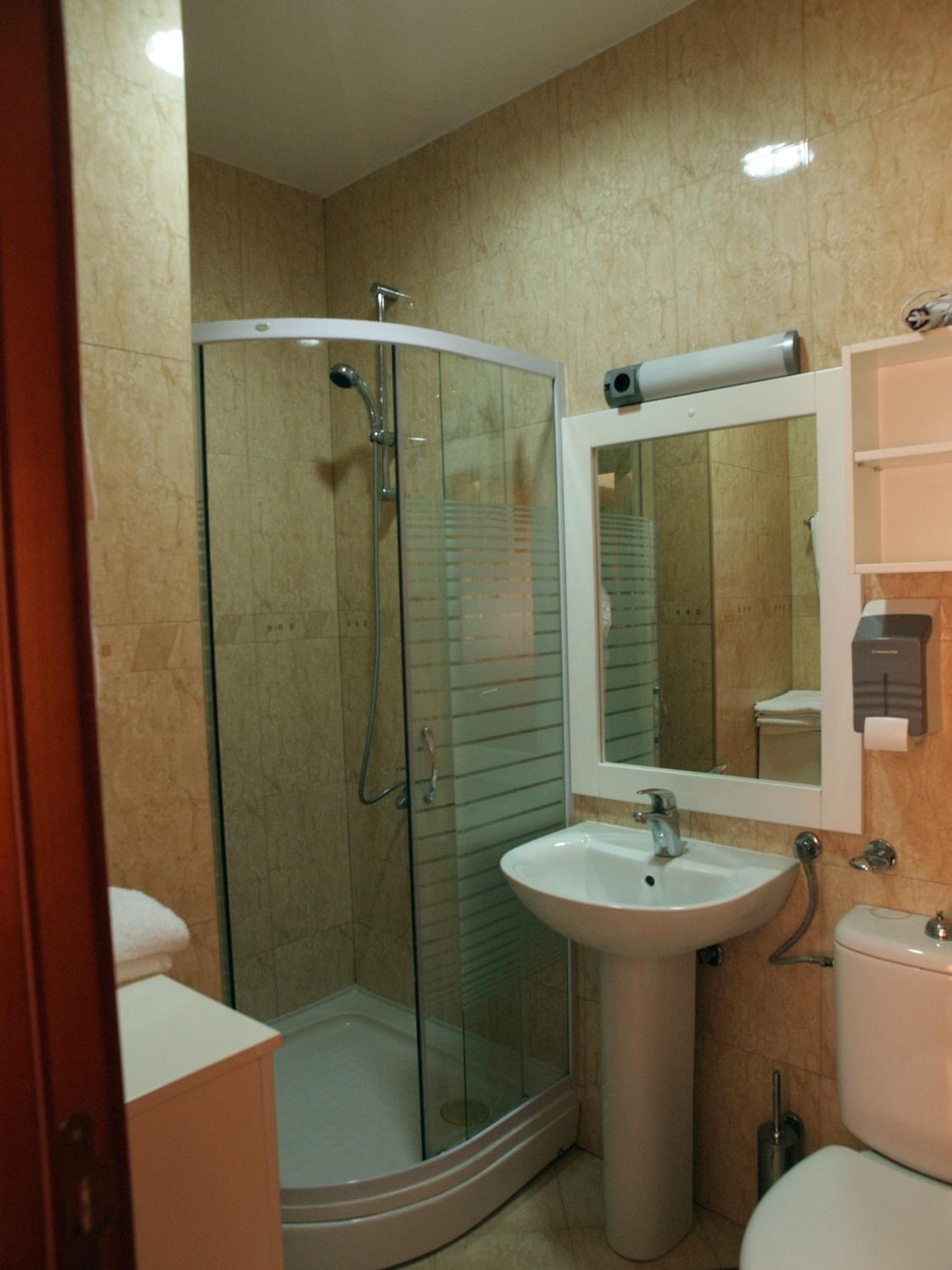 Two-Bedroom Apartment with Sea View - Photo 5
