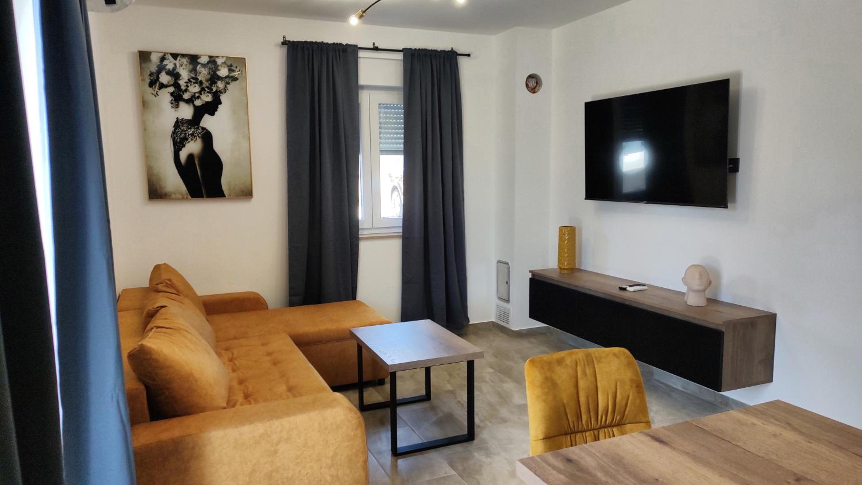 Two-Bedroom Apartment with Terrace and Jacuzzi