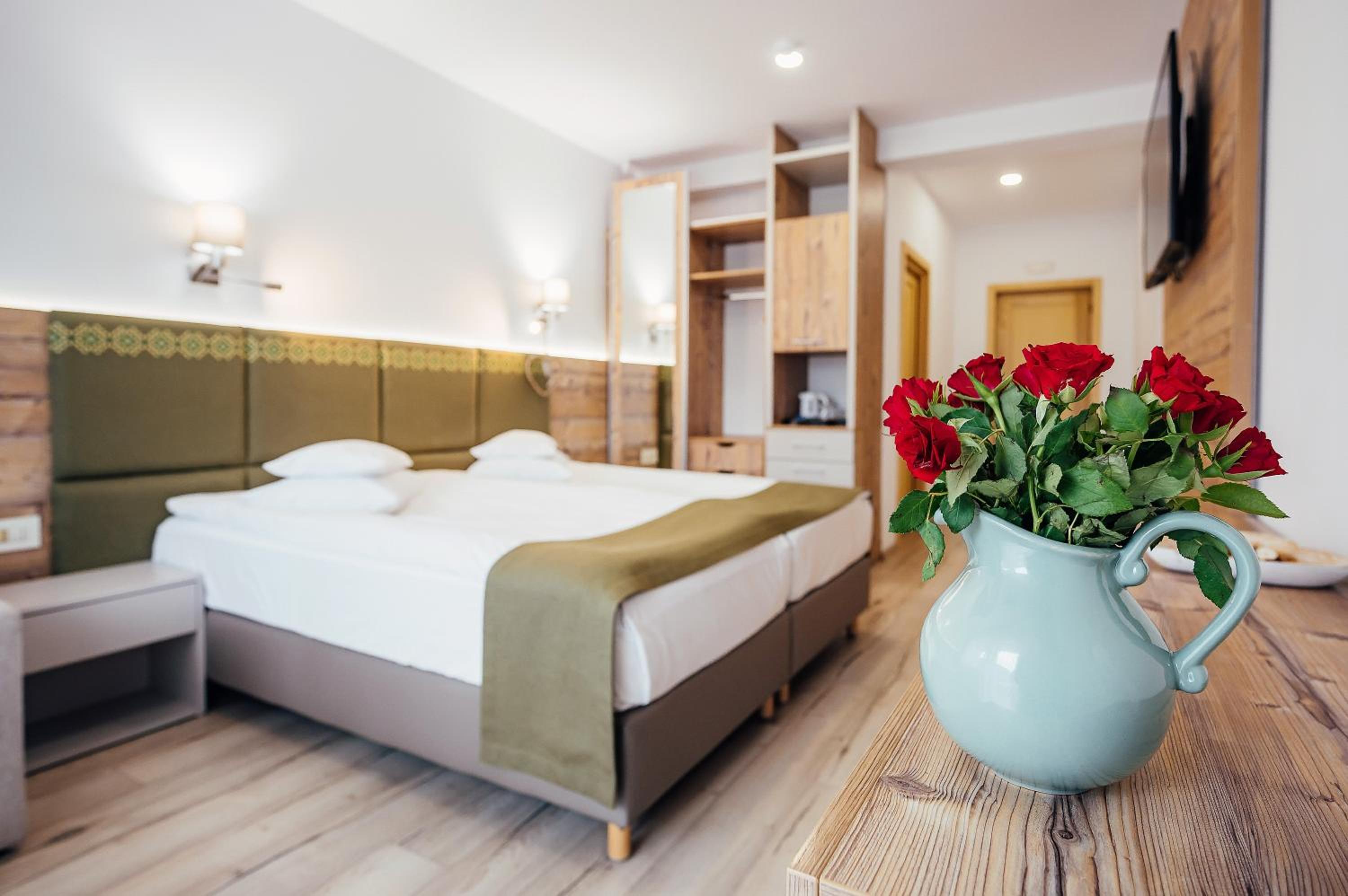 Deluxe Double or Twin Room with Balcony - Photo 1