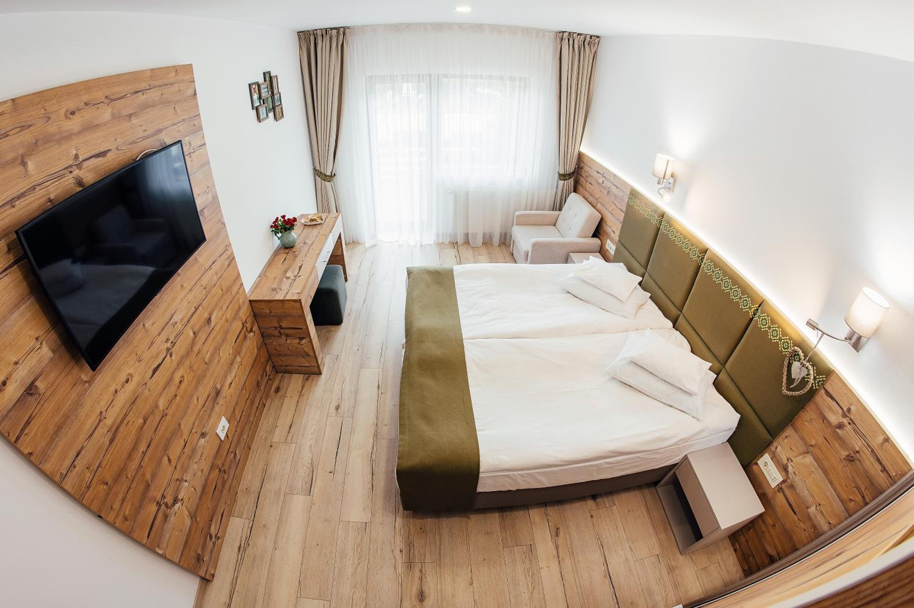Deluxe Double or Twin Room with Balcony - Photo 16