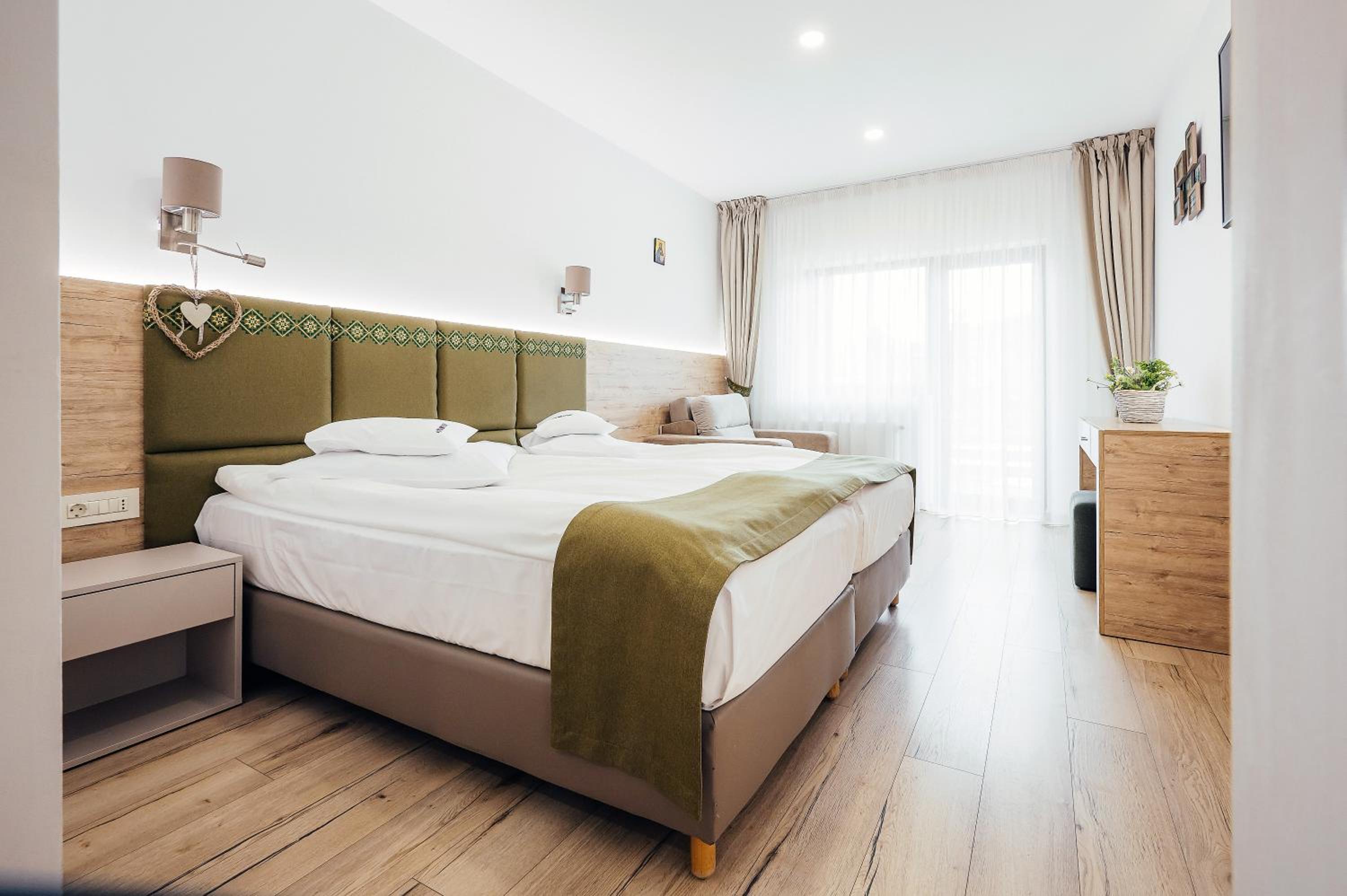 Deluxe Double or Twin Room with Balcony - Photo 23