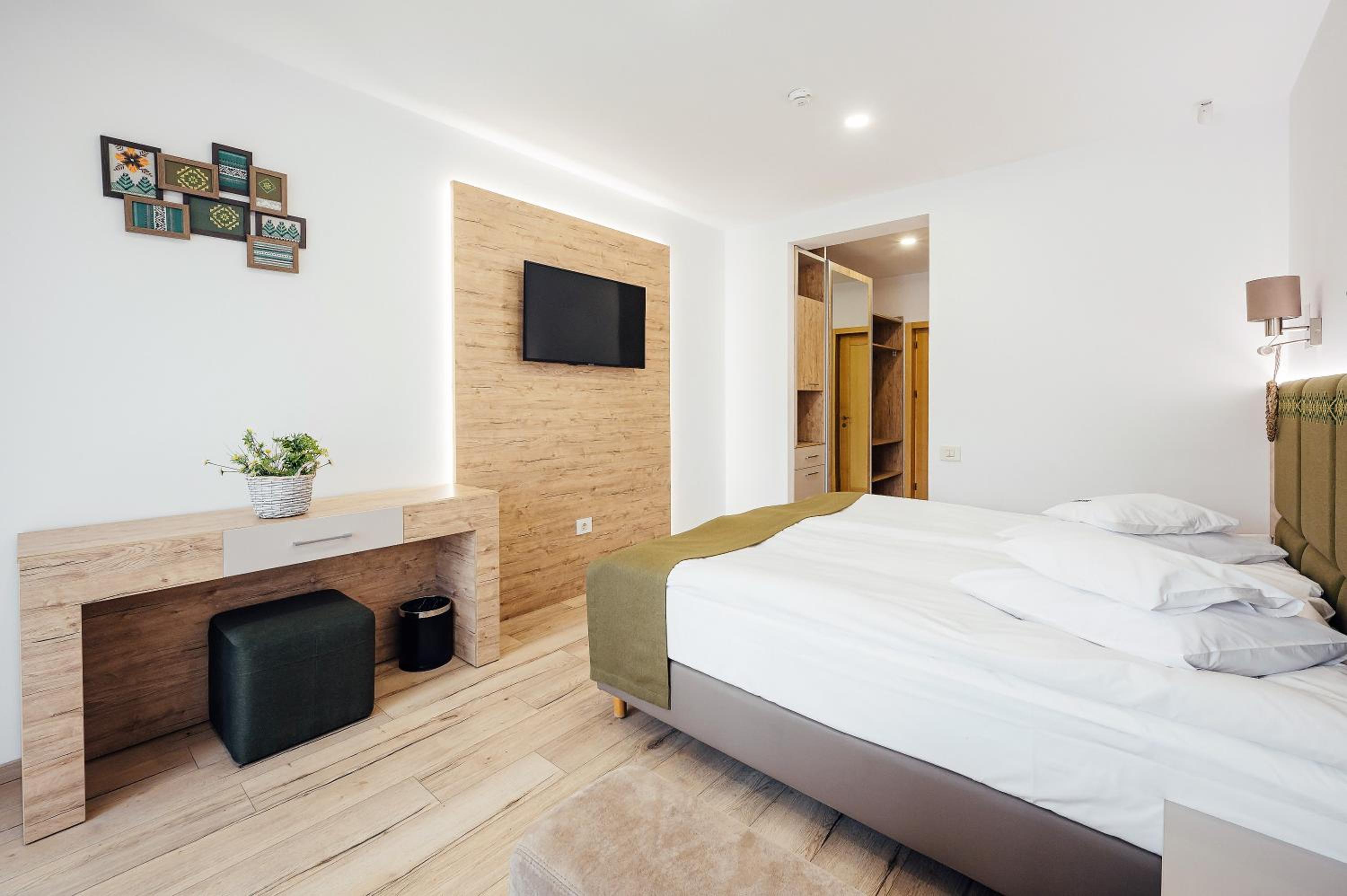 Deluxe Double or Twin Room with Balcony - Photo 22