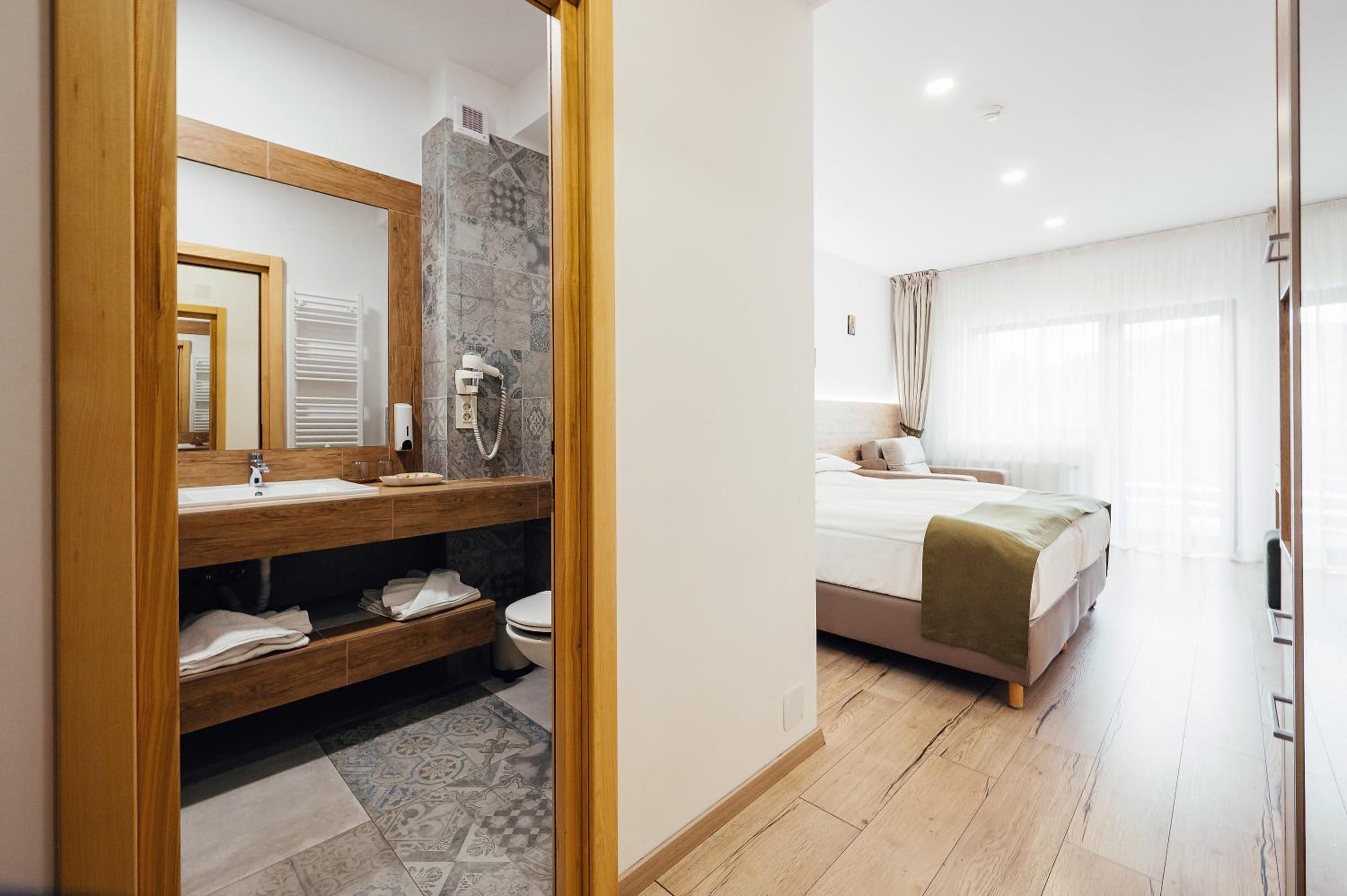 Deluxe Double or Twin Room with Balcony - Photo 38