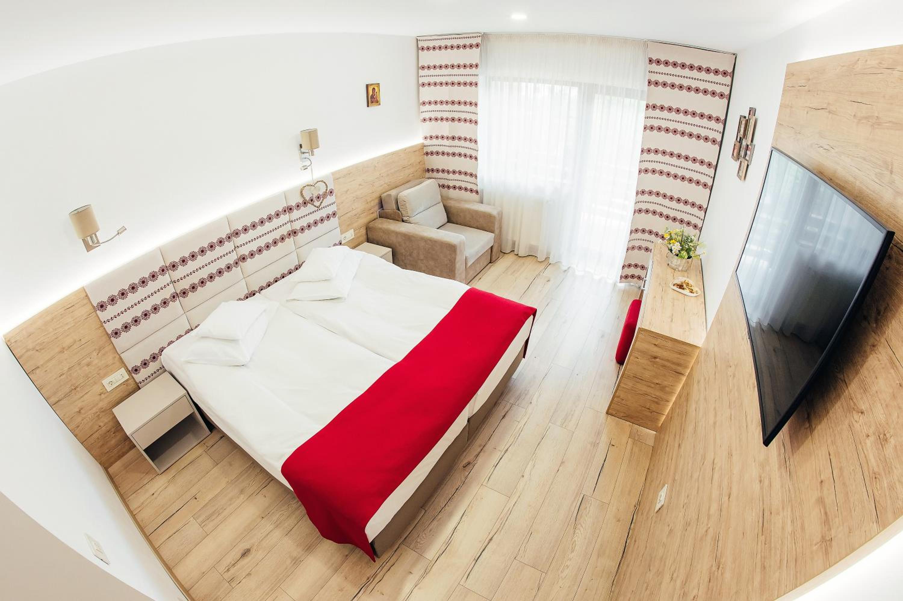 Deluxe Double or Twin Room with Balcony - Photo 5