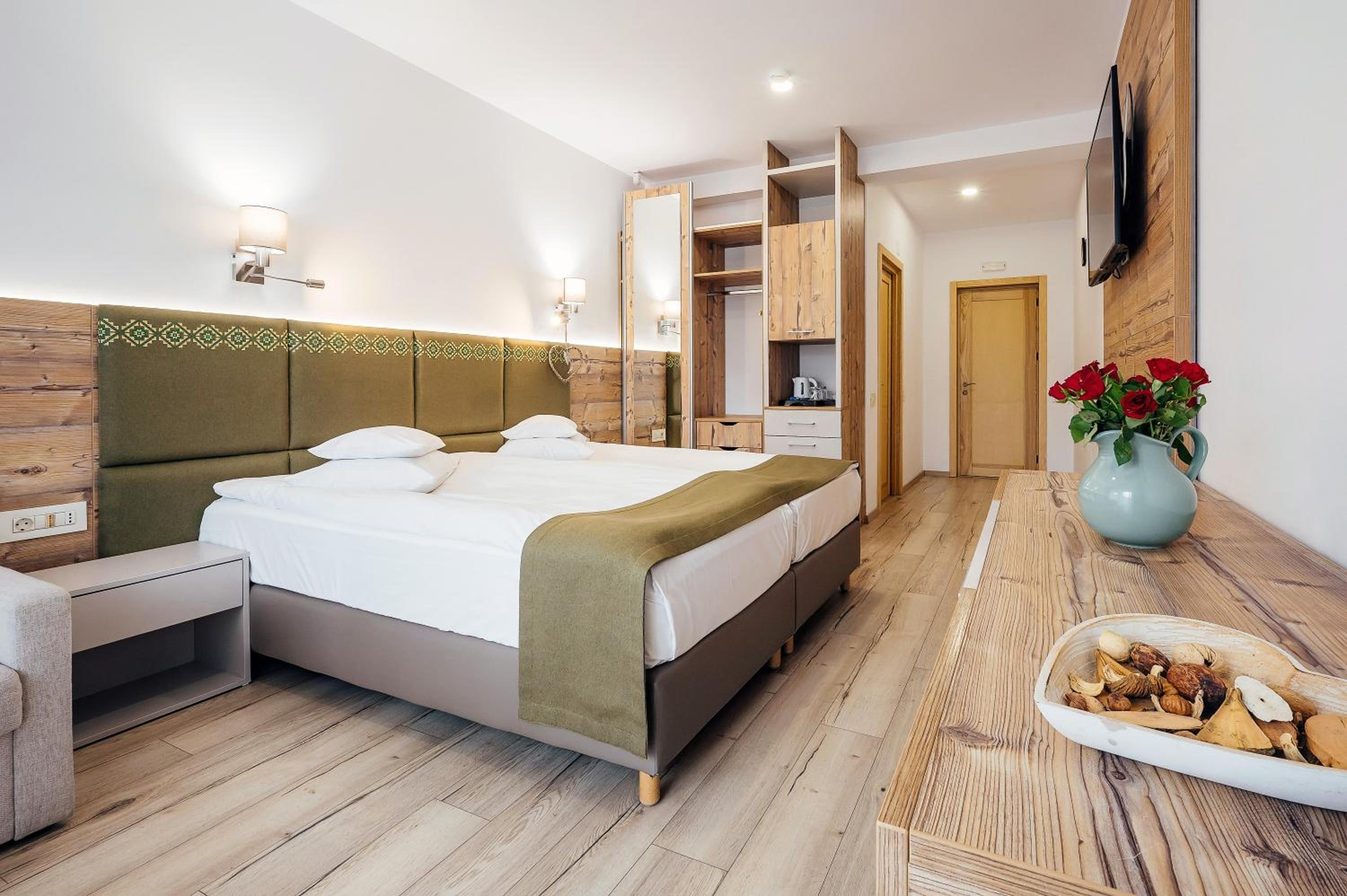 Deluxe Double or Twin Room with Balcony - Photo 25