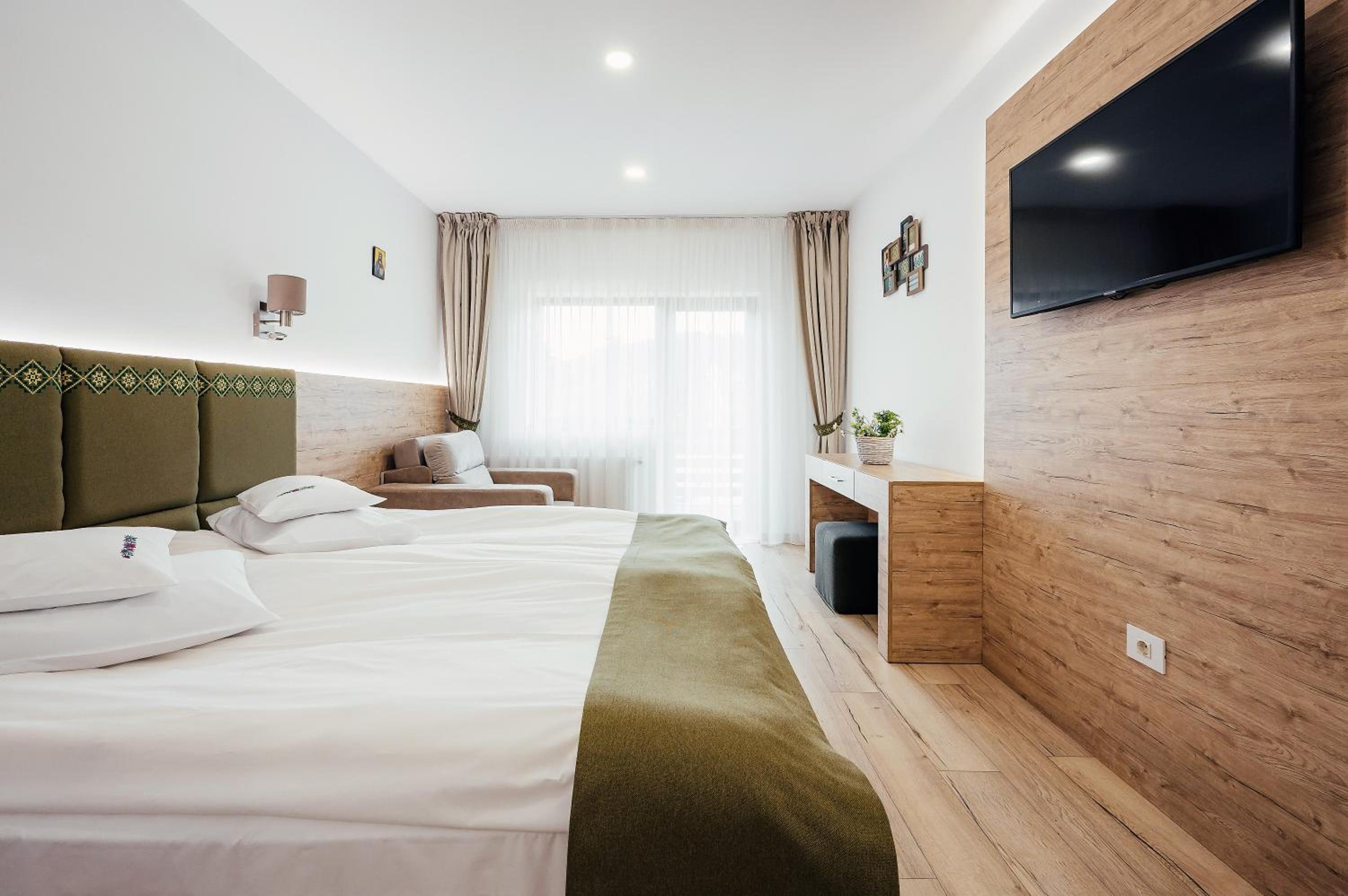 Deluxe Double or Twin Room with Balcony - Photo 20